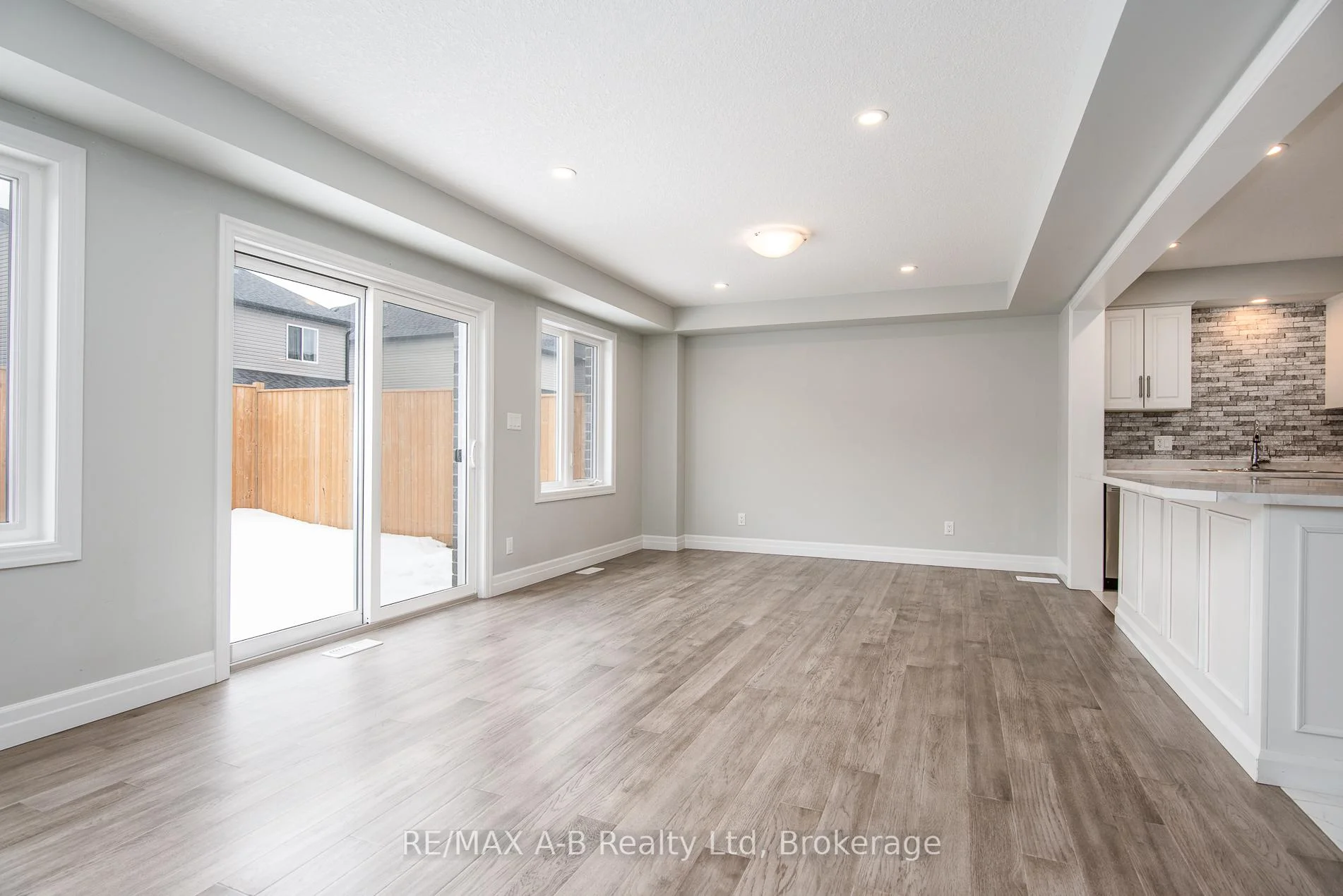 Photo 17 of 45 Robertson Drive, Stratford — HOMEH