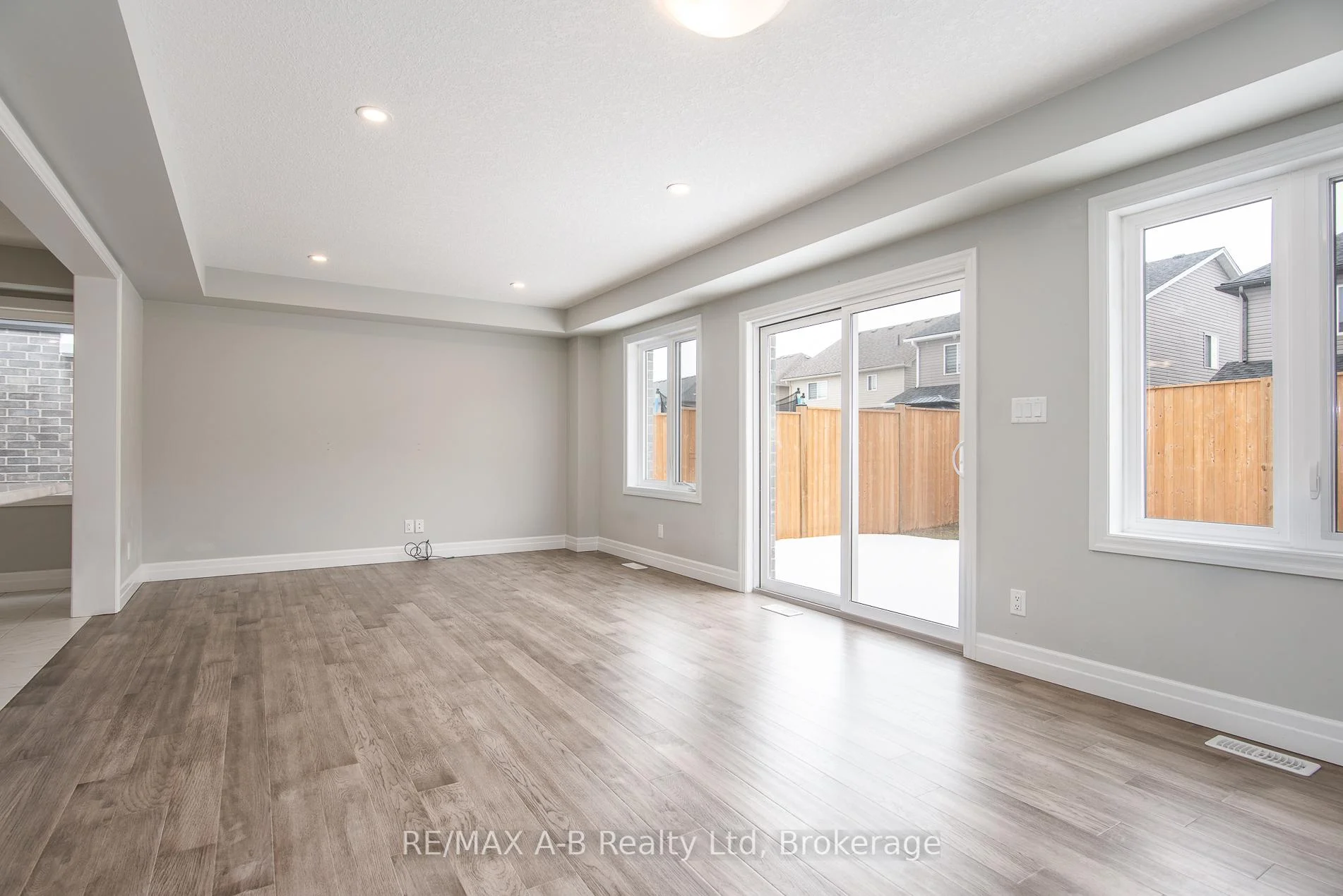 Photo 19 of 45 Robertson Drive, Stratford — HOMEH