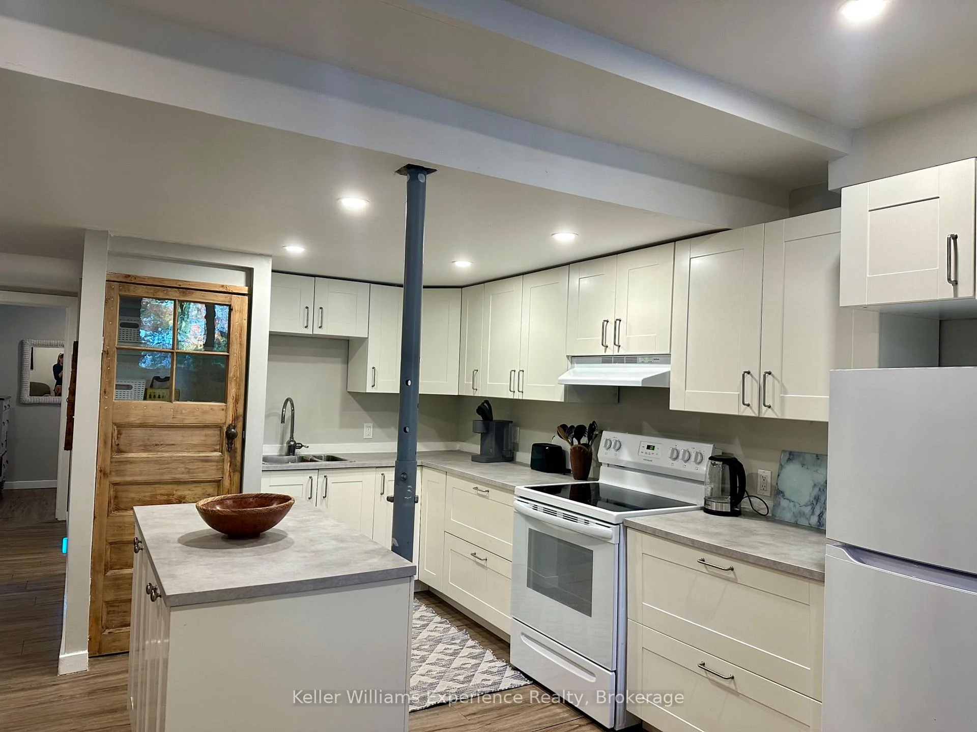 Photo 12 of Unit Lower Level, 107 Grandview Road, Tay, Rural Tay — HOMEH