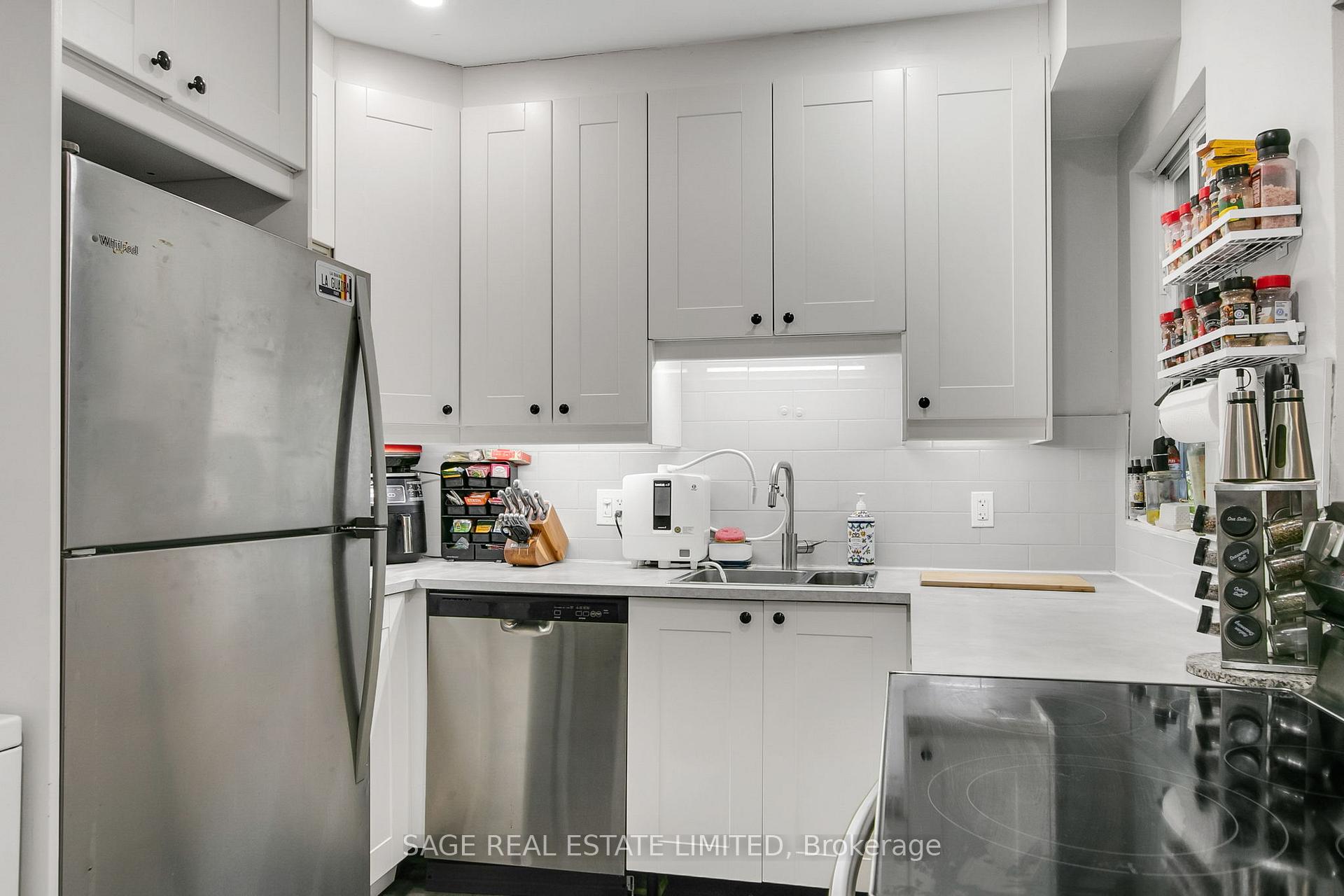 Photo 3 of Unit 204, 1840 Bathurst Street, Toronto, Humewood-Cedarvale — HOMEH