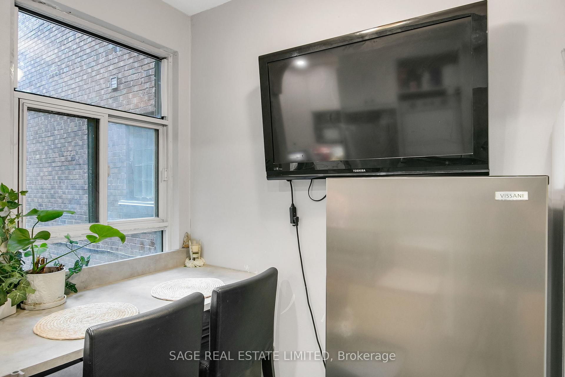 Photo 6 of Unit 204, 1840 Bathurst Street, Toronto, Humewood-Cedarvale — HOMEH