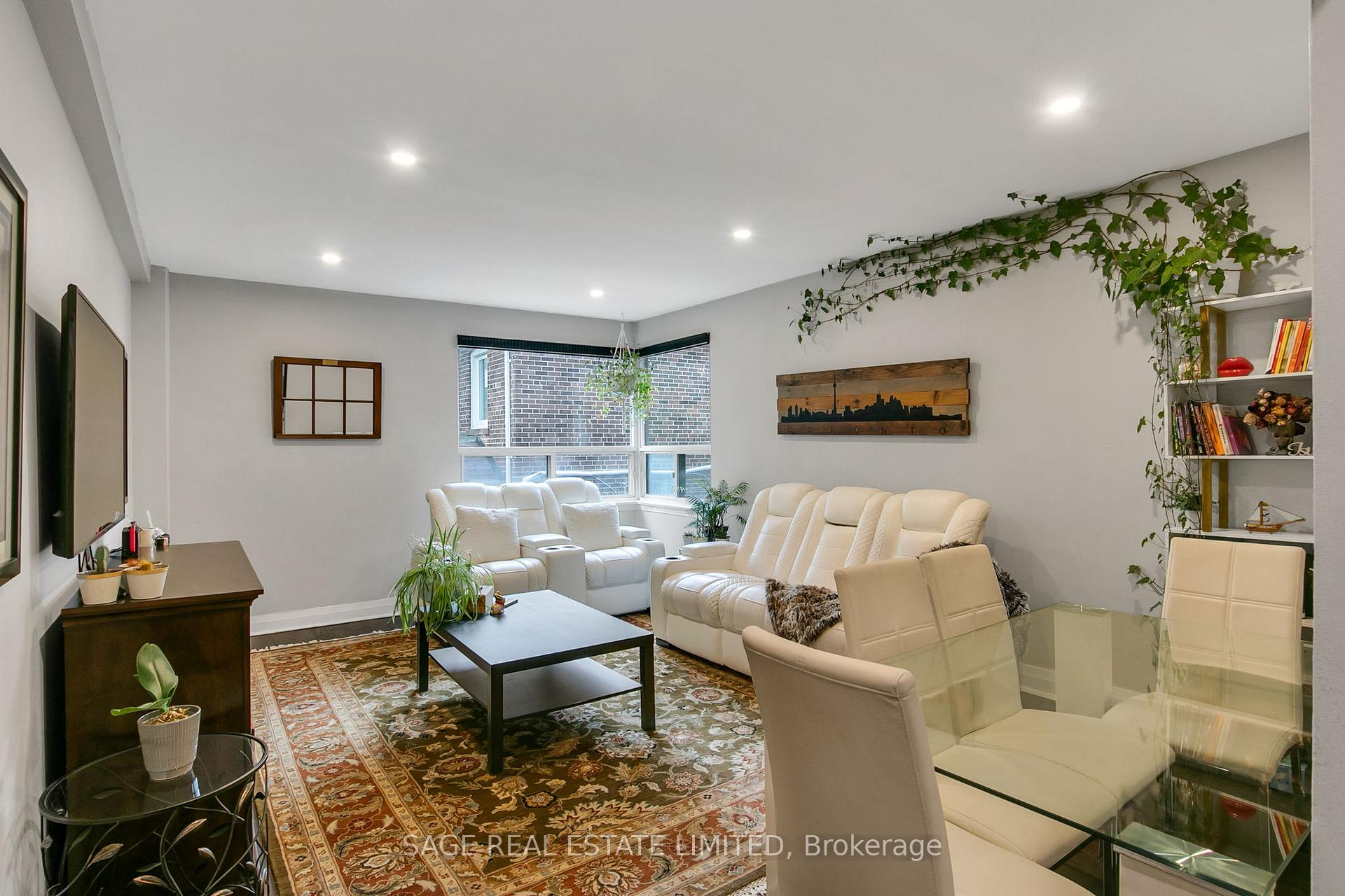 Photo 7 of Unit 204, 1840 Bathurst Street, Toronto, Humewood-Cedarvale — HOMEH