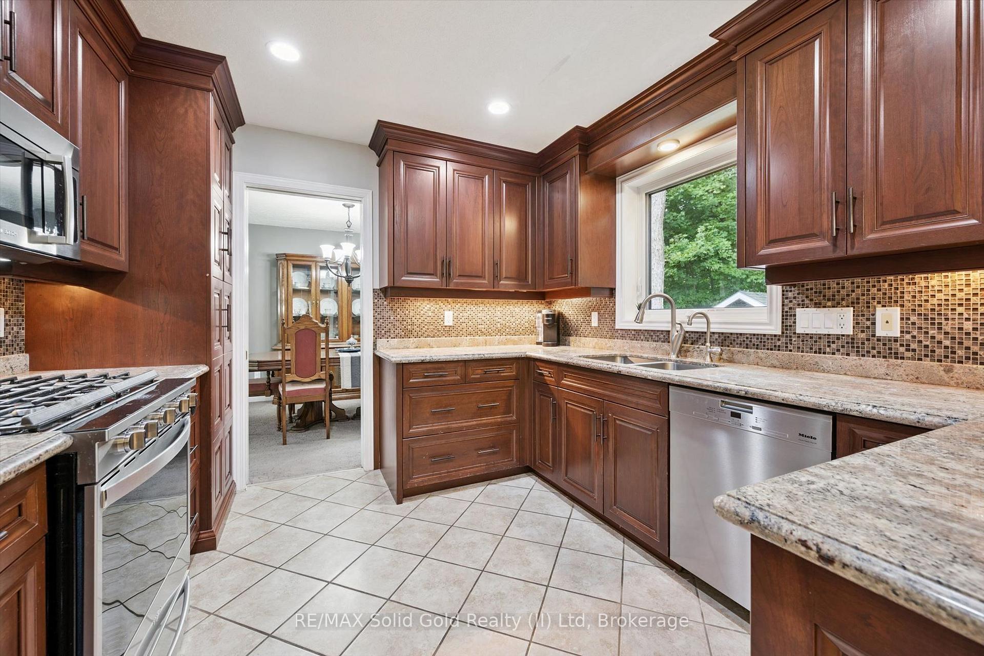 Photo 5 of 10 Merner Place, Wilmot, New Hamburg — HOMEH