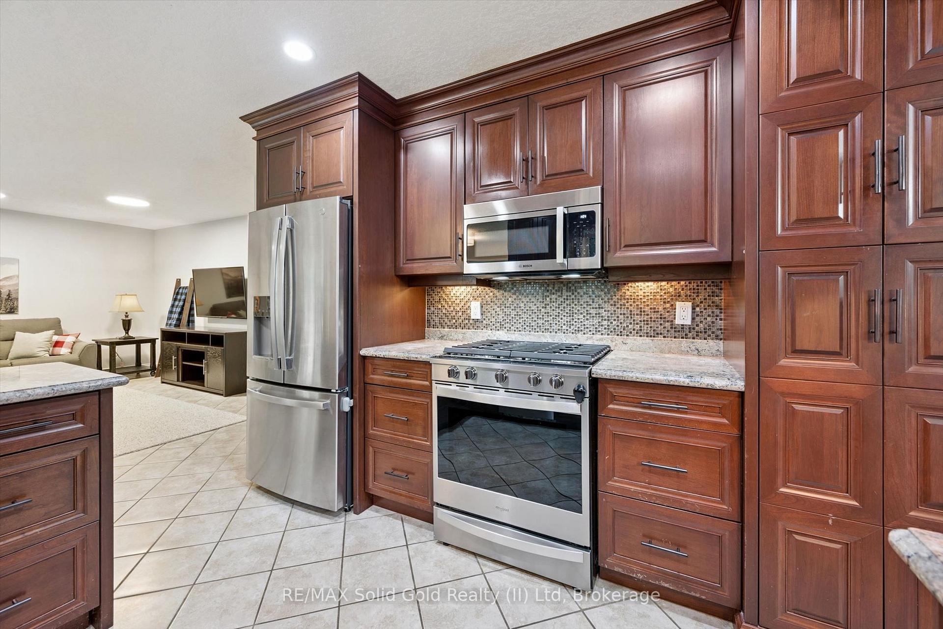 Photo 6 of 10 Merner Place, Wilmot, New Hamburg — HOMEH