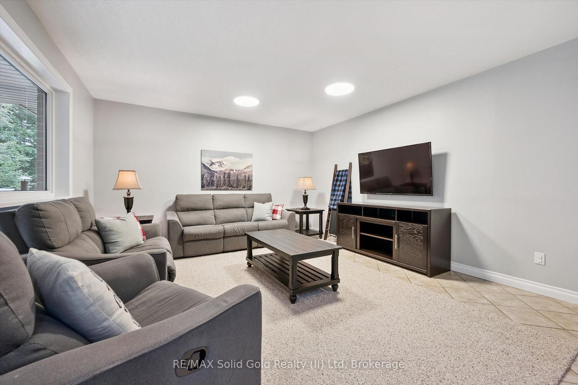 Photo 14 of 10 Merner Place, Wilmot, New Hamburg — HOMEH