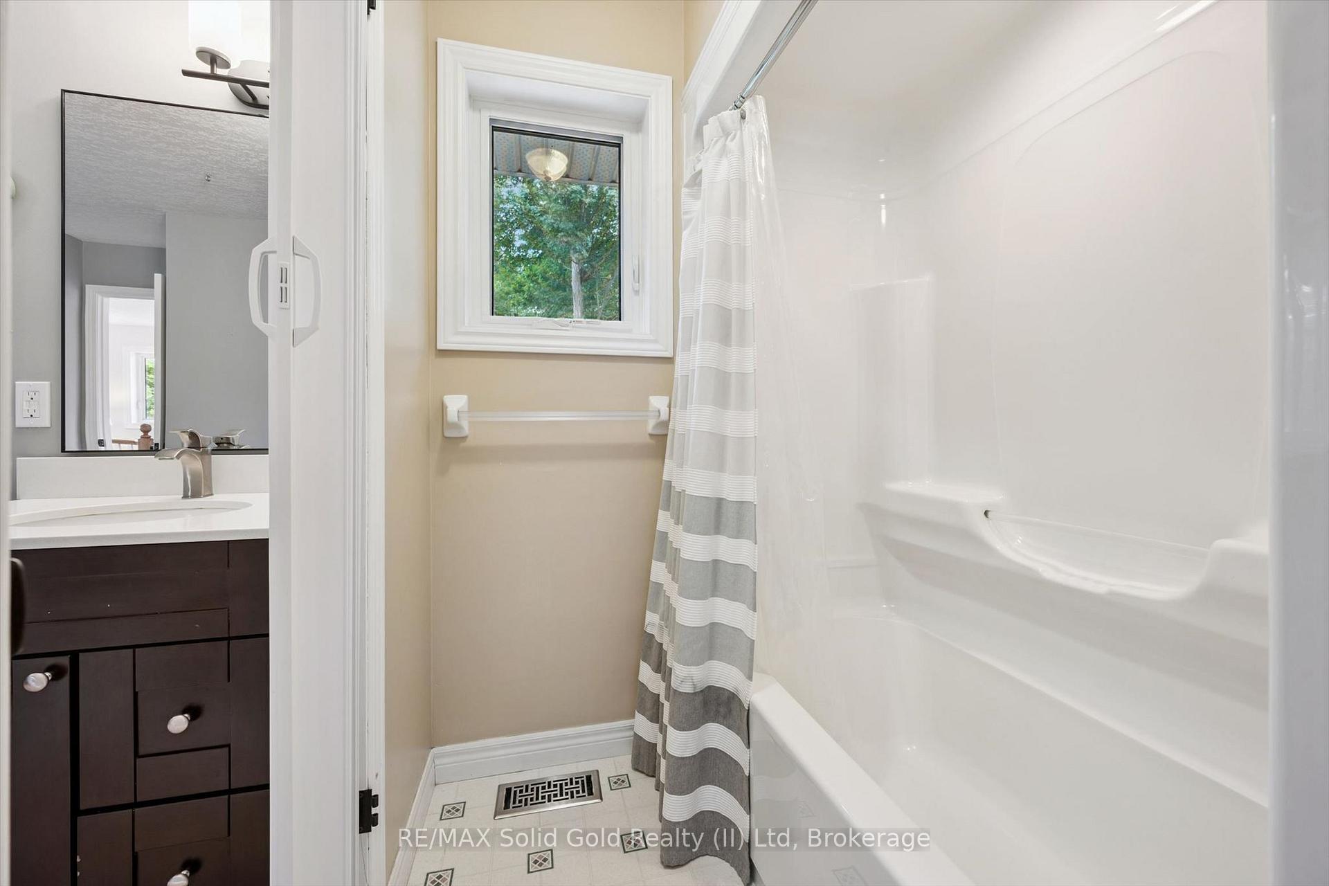 Photo 24 of 10 Merner Place, Wilmot, New Hamburg — HOMEH