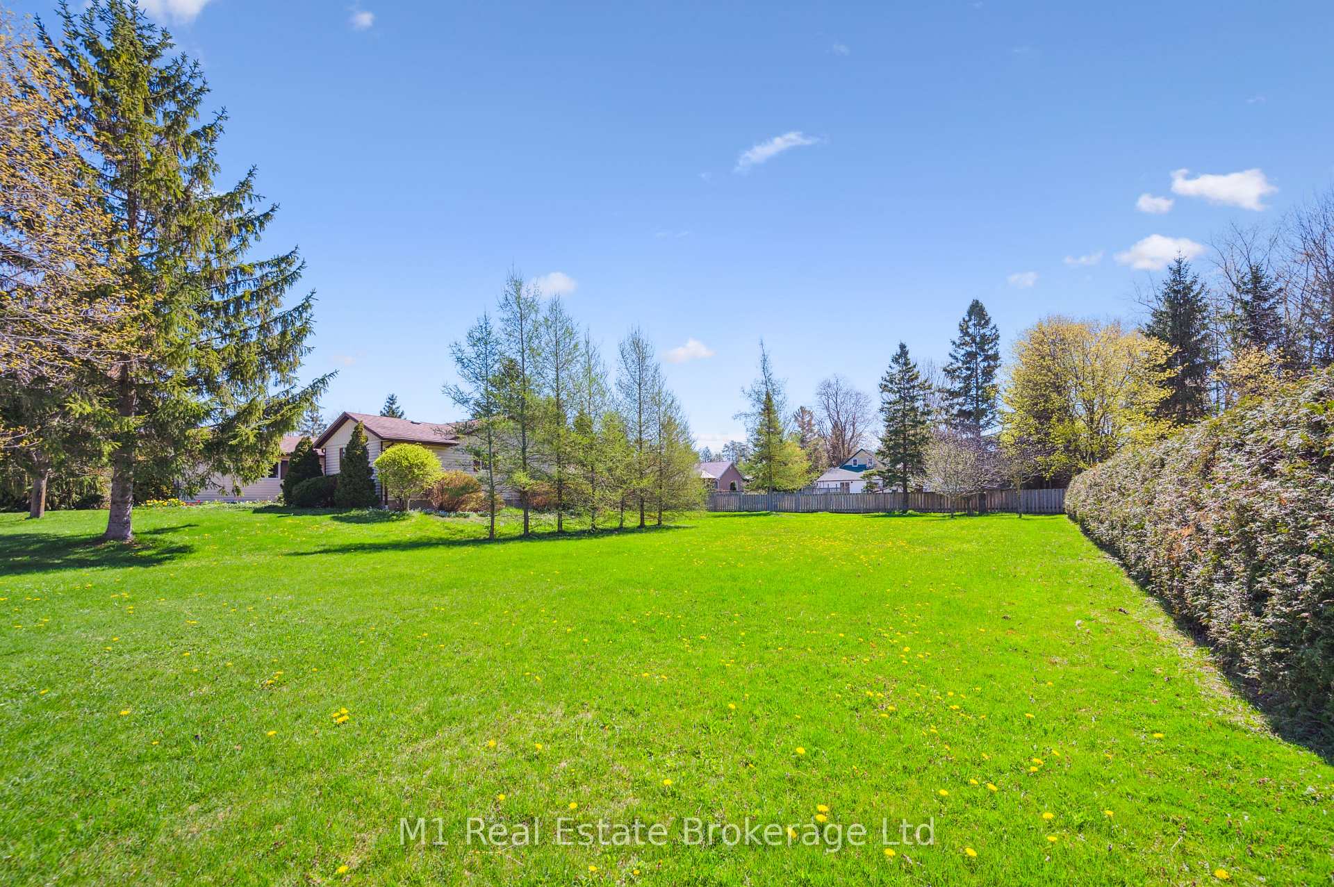 Photo 2 of 33 Geddes Street W, Minto — HOMEH