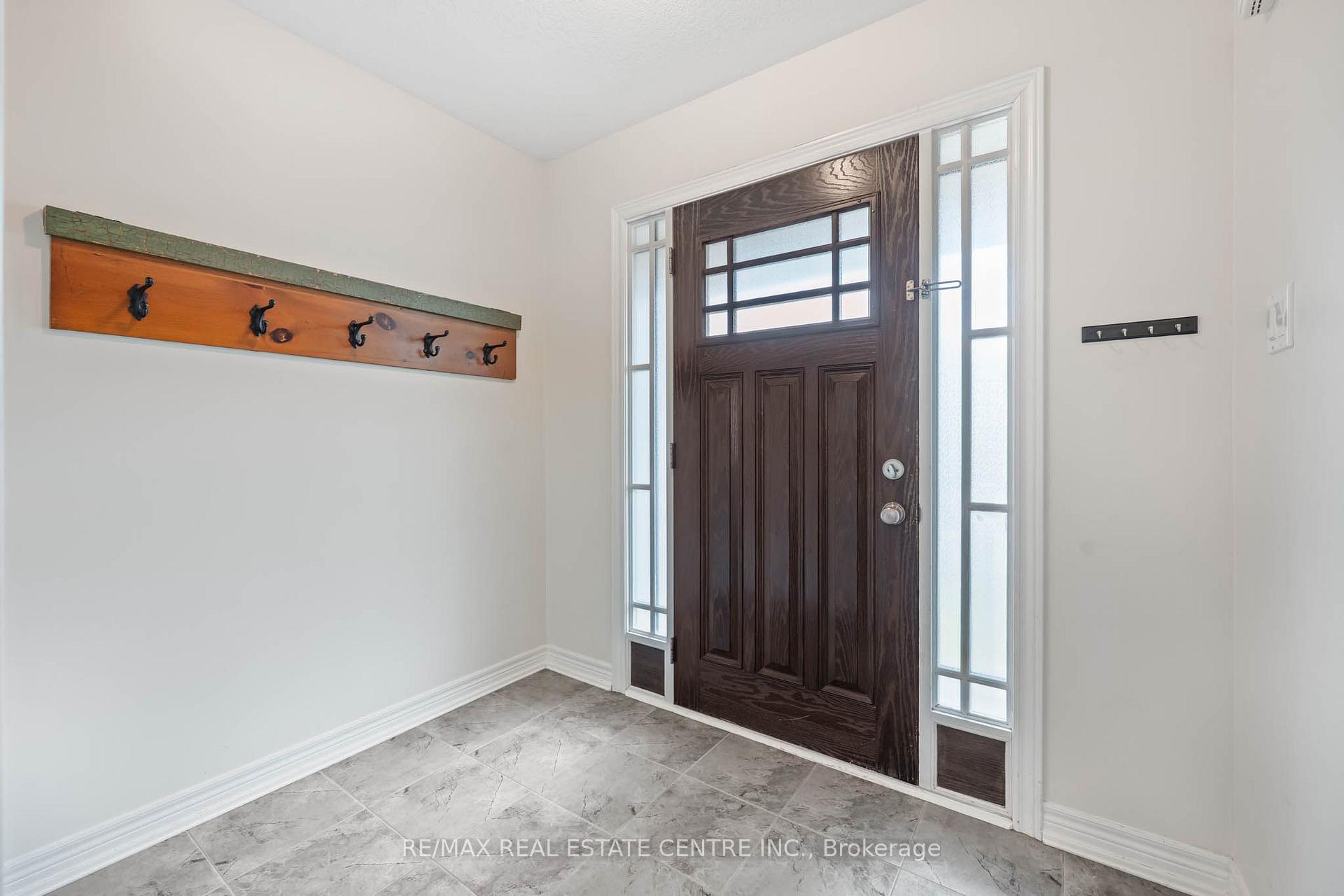 Photo 3 of 19 Laverty Crescent, Orangeville — HOMEH