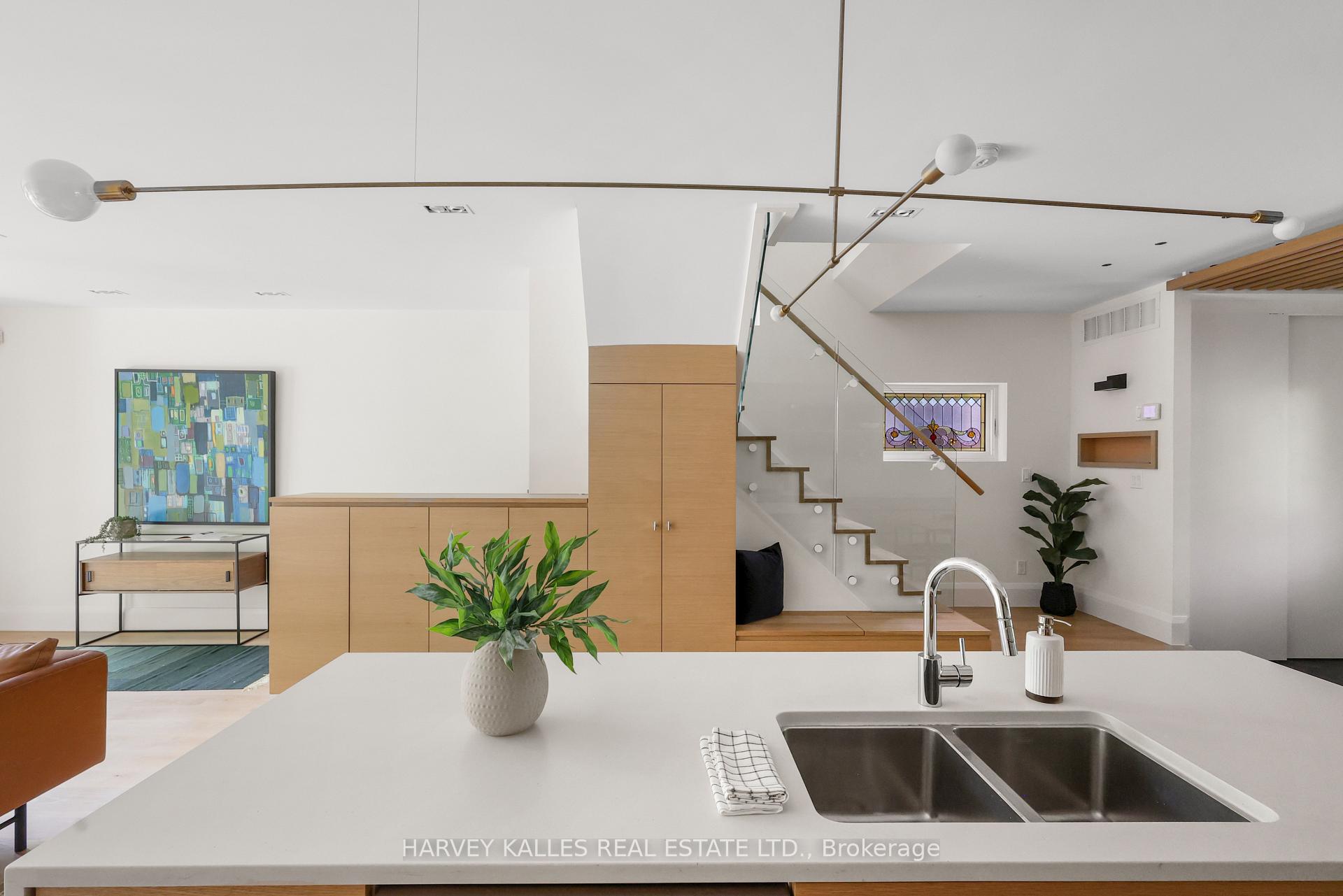 Photo 10 of 497 Palmerston Boulevard, Toronto, Palmerston-Little Italy — HOMEH