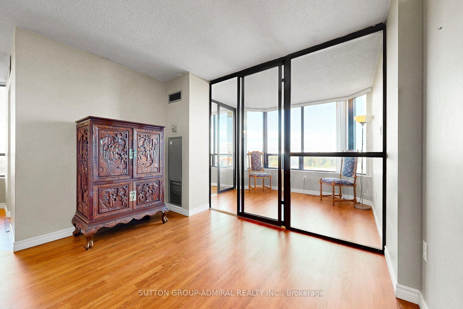 Photo 7 of Unit 711, 7460 Bathurst Street, Vaughan, Brownridge — HOMEH
