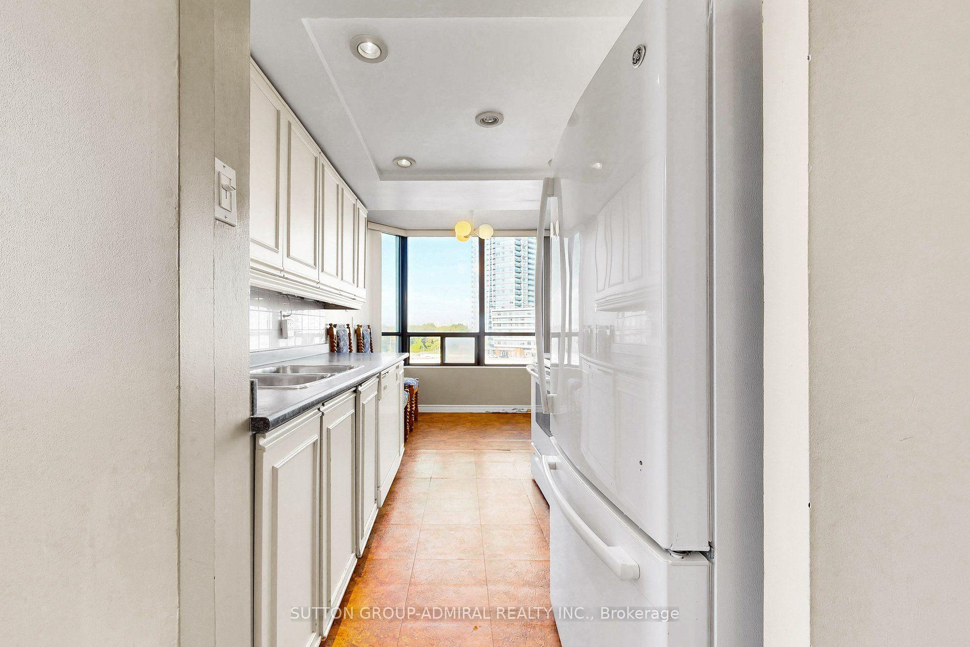 Photo 8 of Unit 711, 7460 Bathurst Street, Vaughan, Brownridge — HOMEH