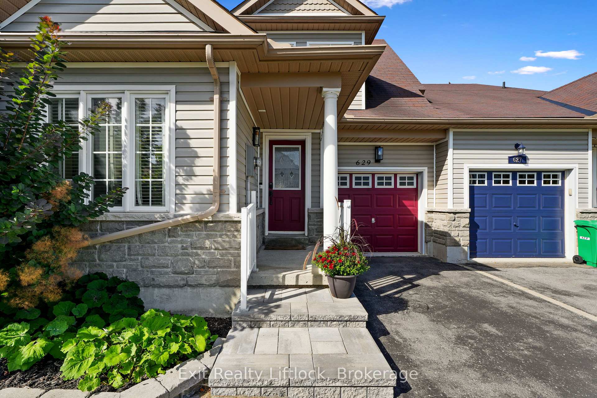 Photo 2 of 629 Tully Crescent, Peterborough, Monaghan Ward 2 — HOMEH