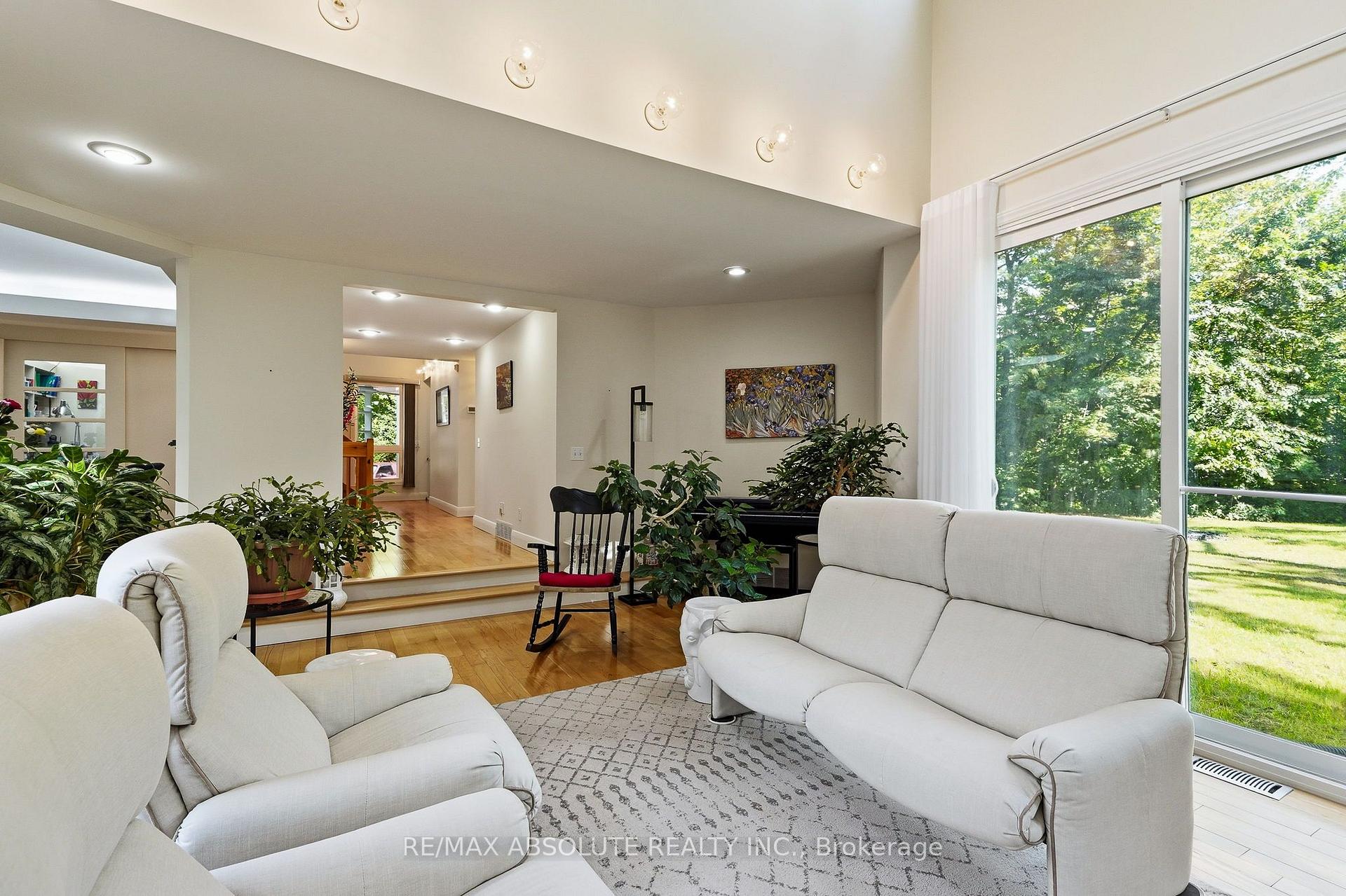 Photo 7 of 1645 Royal Orchard Drive, Ottawa, Cumberland Estates — HOMEH