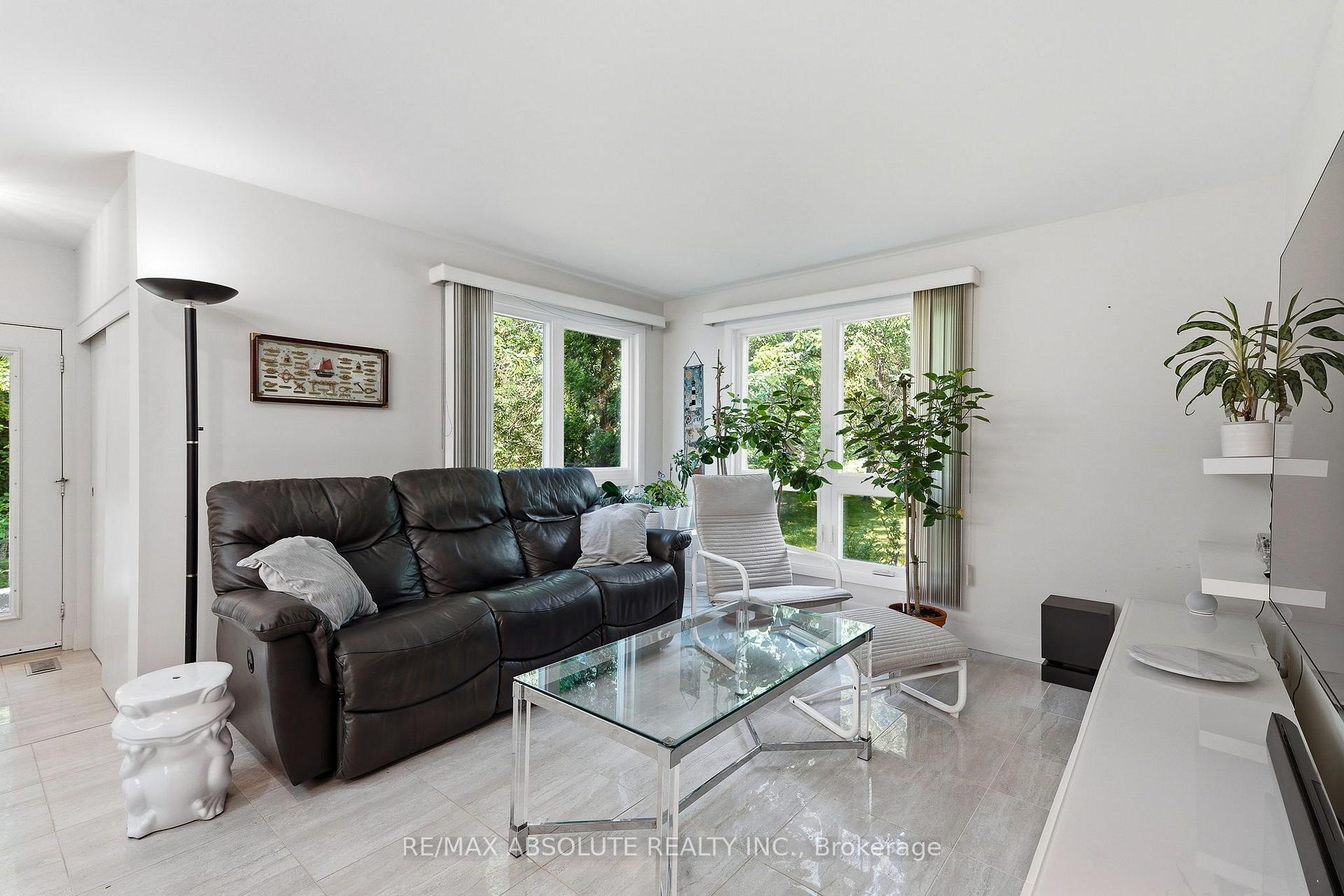 Photo 12 of 1645 Royal Orchard Drive, Ottawa, Cumberland Estates — HOMEH