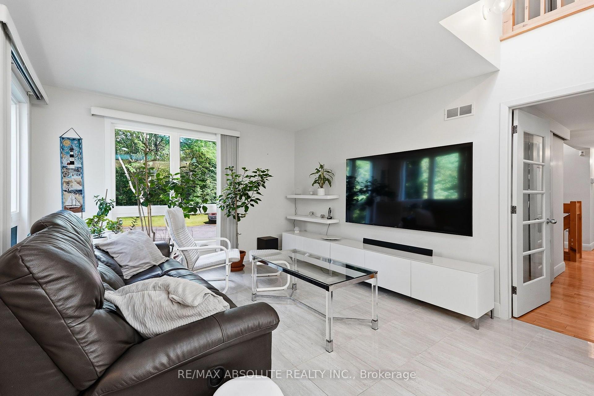 Photo 13 of 1645 Royal Orchard Drive, Ottawa, Cumberland Estates — HOMEH