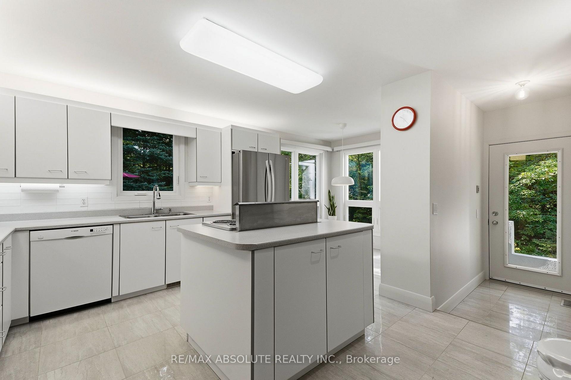Photo 15 of 1645 Royal Orchard Drive, Ottawa, Cumberland Estates — HOMEH