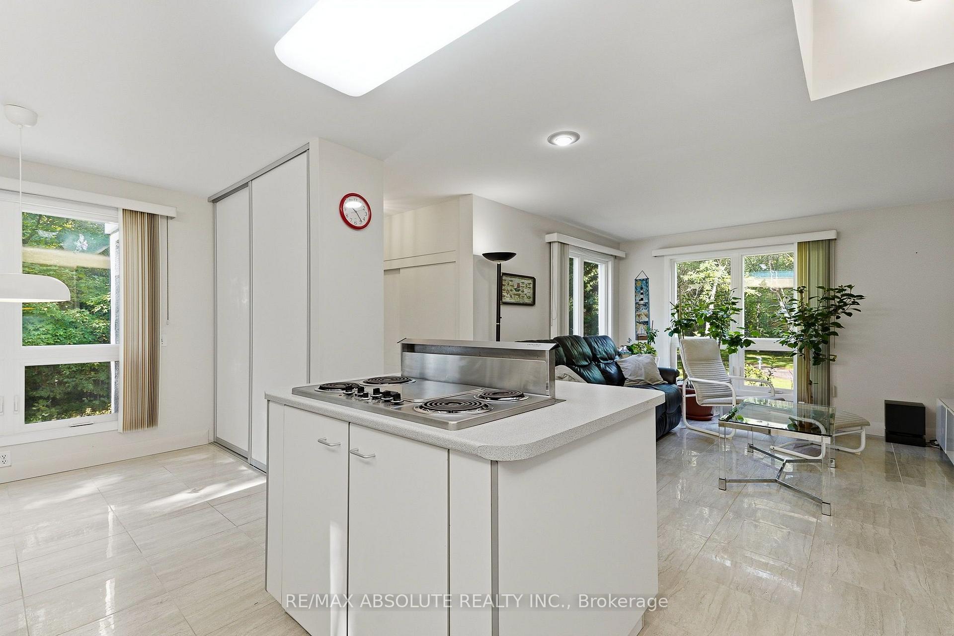 Photo 16 of 1645 Royal Orchard Drive, Ottawa, Cumberland Estates — HOMEH
