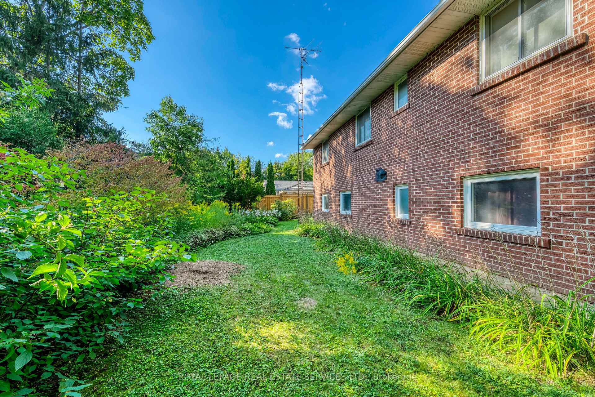 Photo 30 of 130 Solingate Drive, Oakville, Bronte — HOMEH