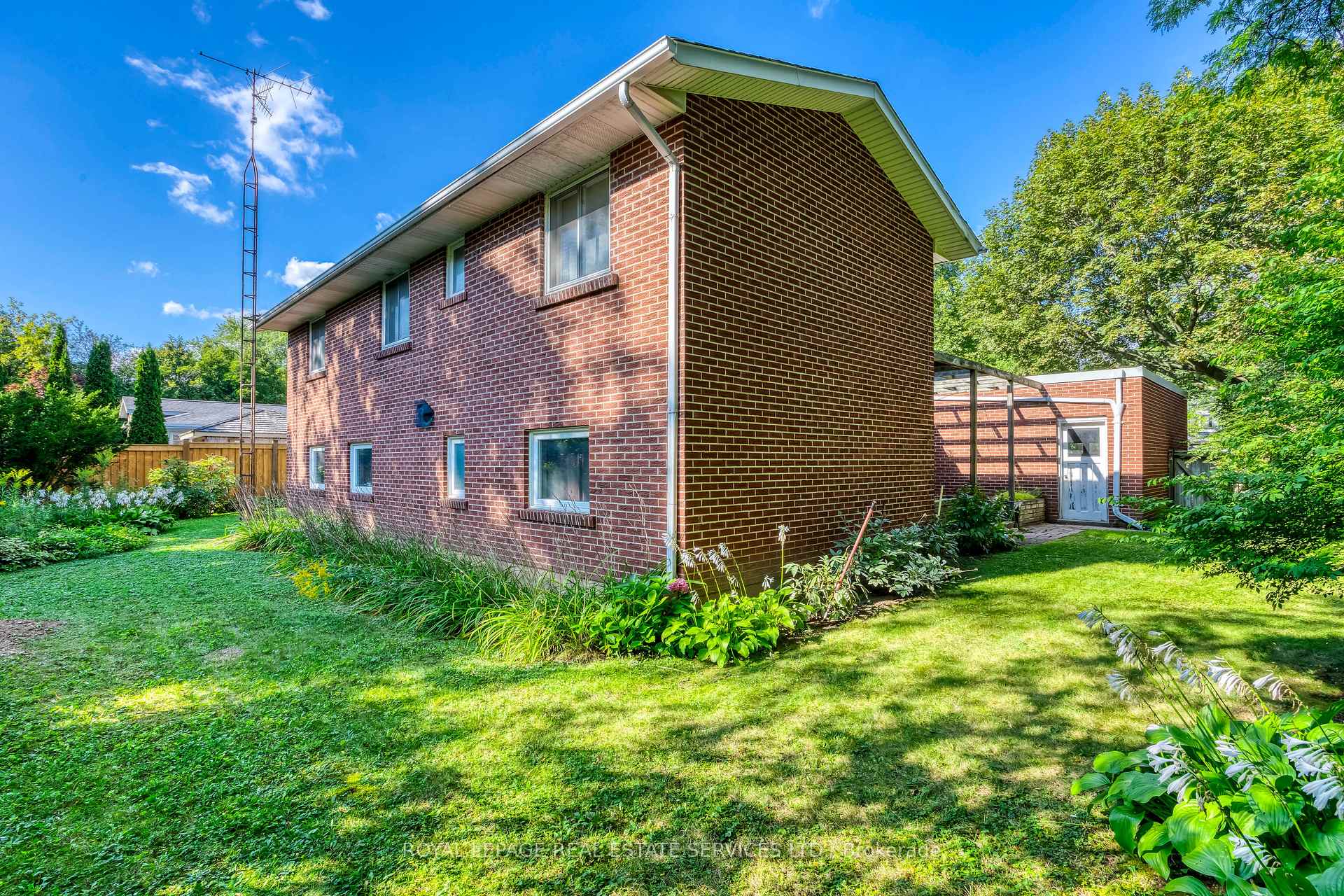 Photo 31 of 130 Solingate Drive, Oakville, Bronte — HOMEH