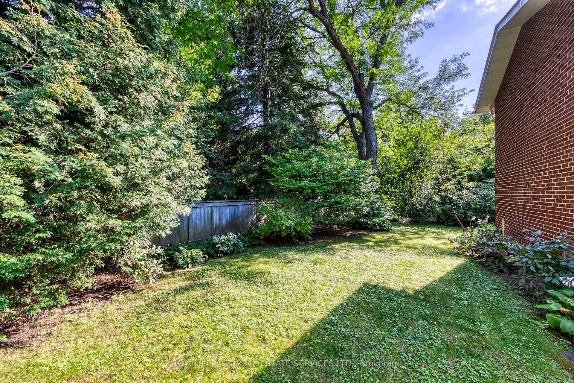 Photo 32 of 130 Solingate Drive, Oakville, Bronte — HOMEH
