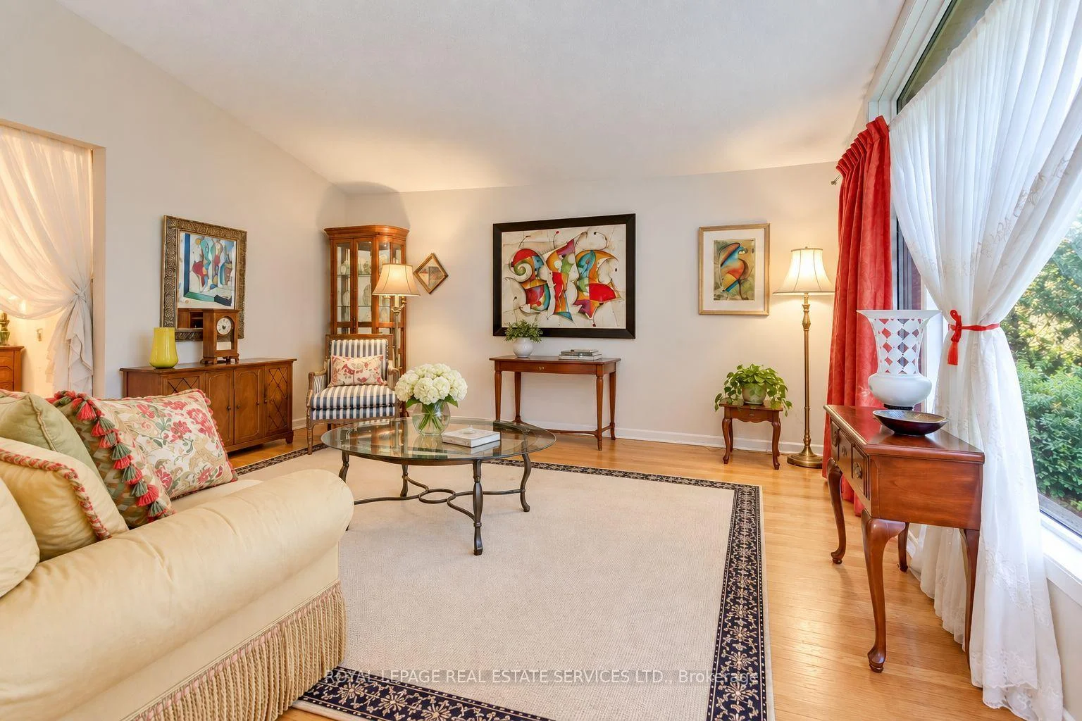 Photo 16 of 130 Solingate Drive, Oakville, Bronte — HOMEH