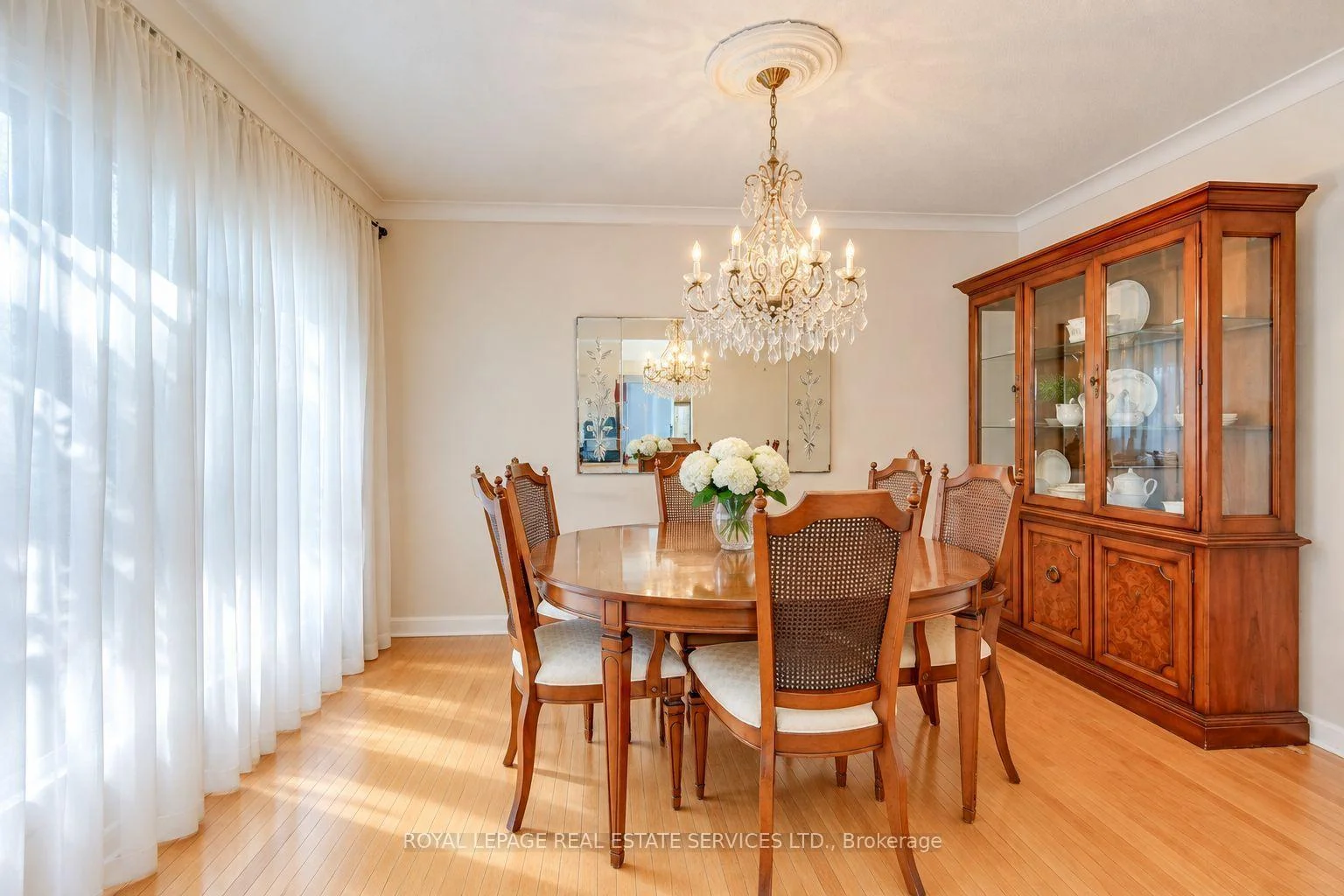 Photo 17 of 130 Solingate Drive, Oakville, Bronte — HOMEH