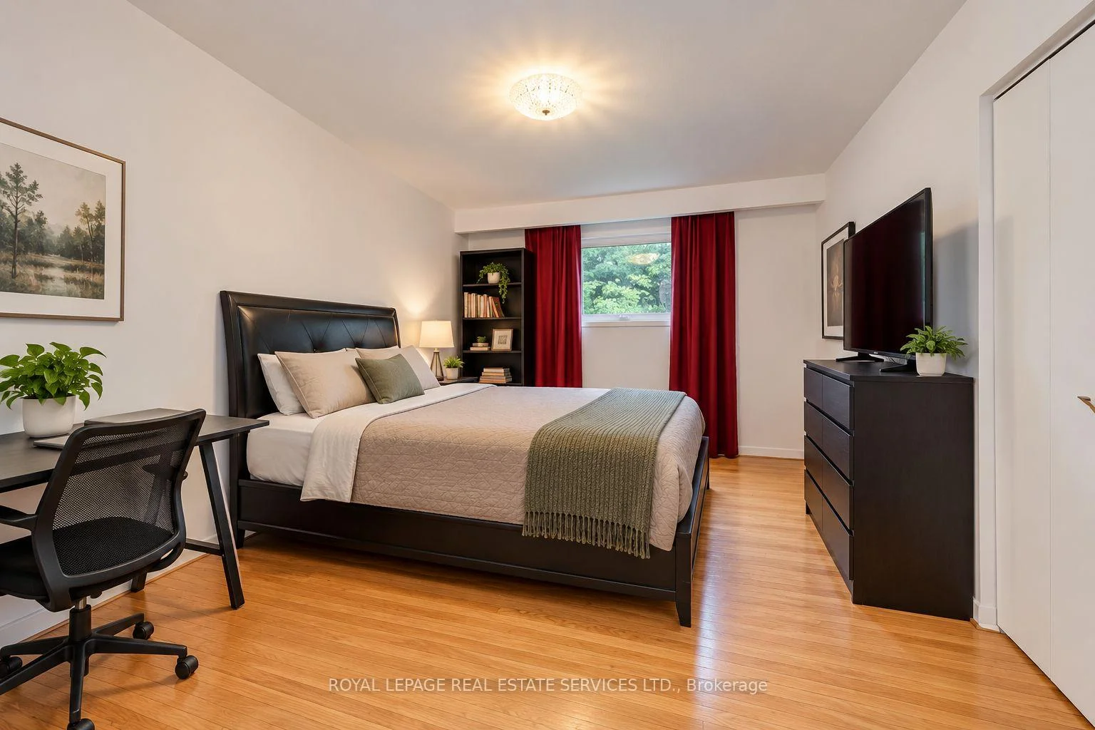 Photo 20 of 130 Solingate Drive, Oakville, Bronte — HOMEH