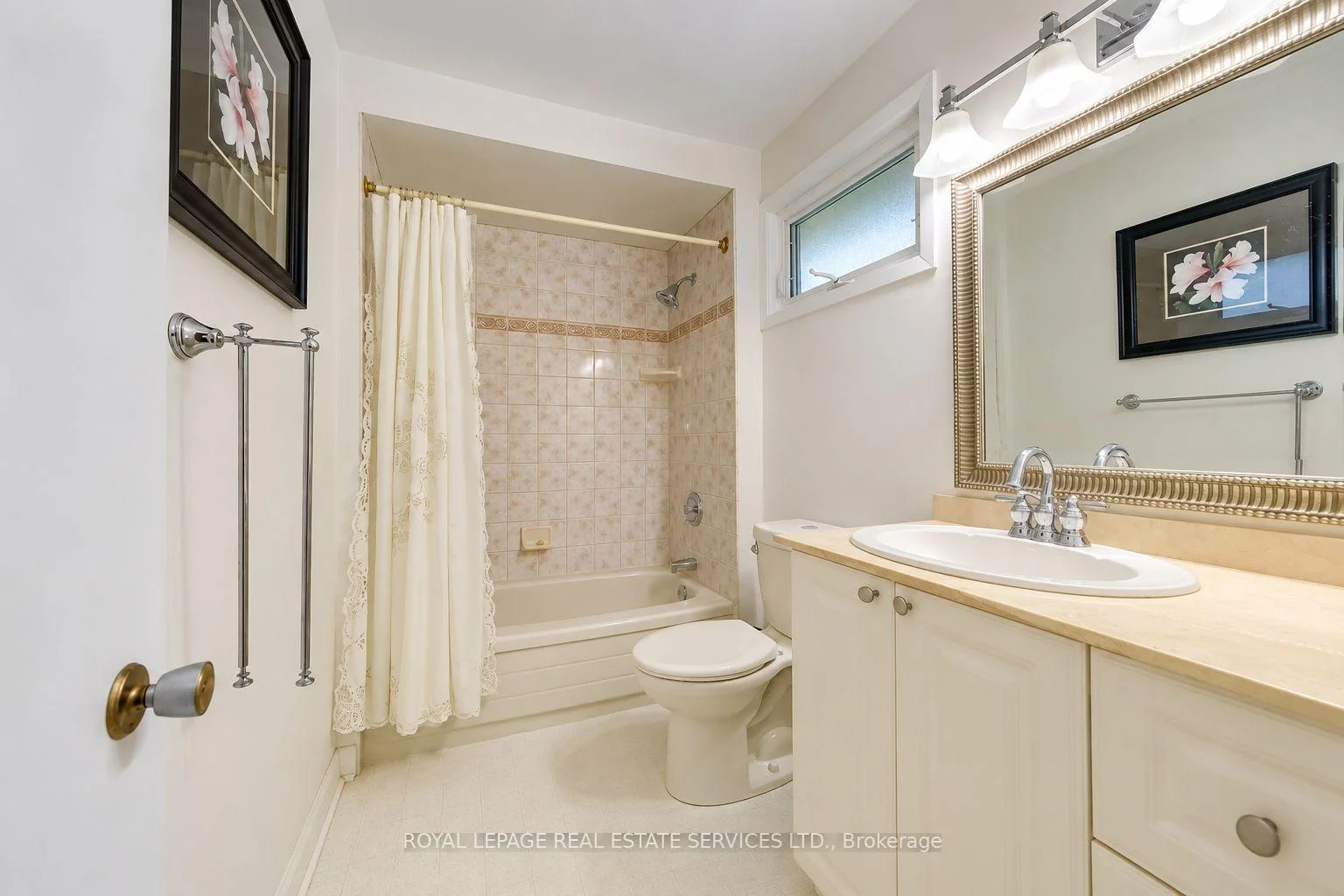 Photo 27 of 130 Solingate Drive, Oakville, Bronte — HOMEH