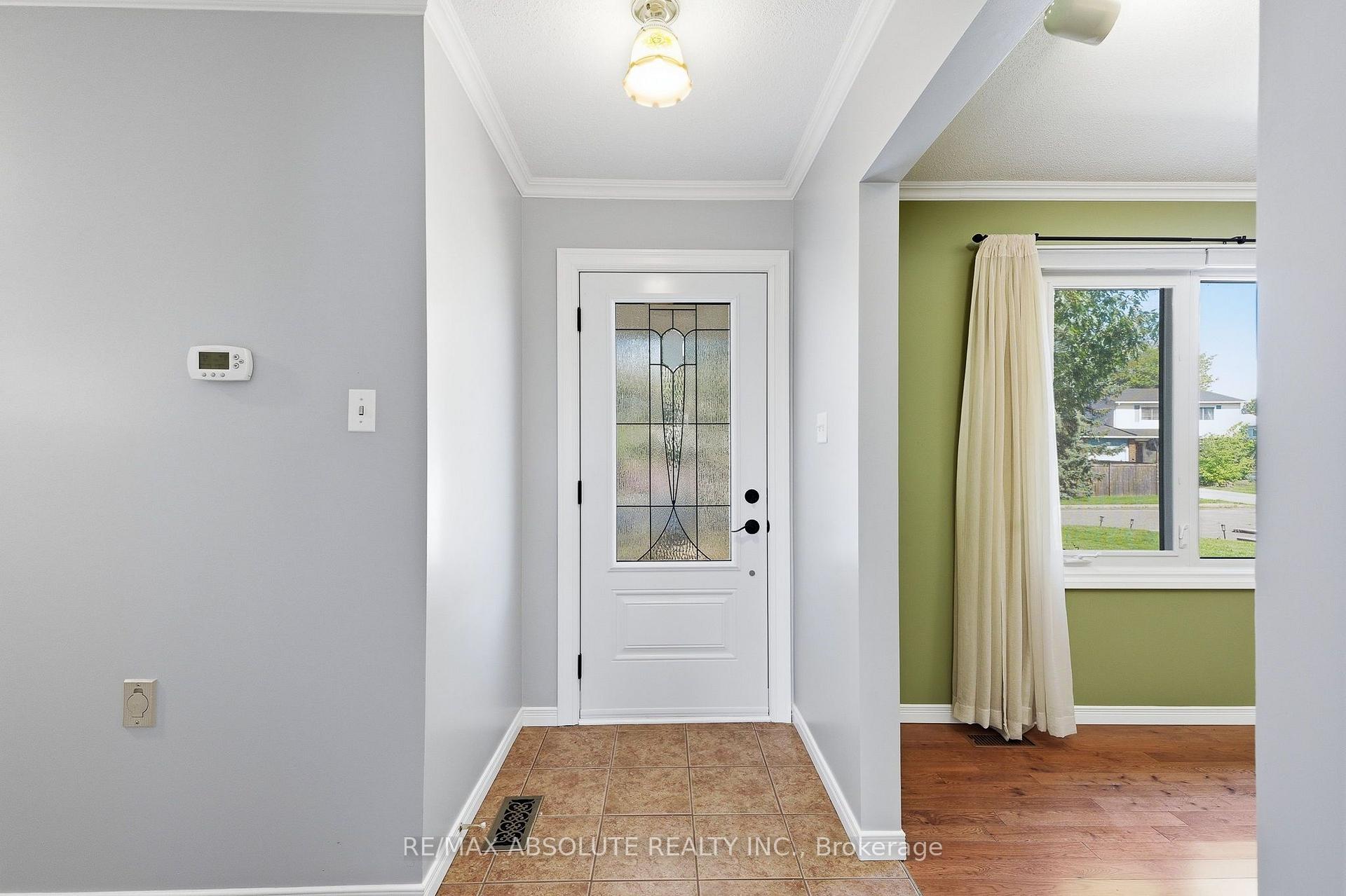 Photo 4 of 346 Galloway Drive, Ottawa, Bilberry Creek/Queenswood Heights — HOMEH