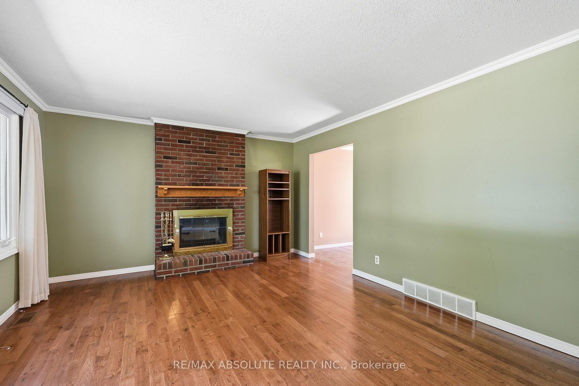 Photo 5 of 346 Galloway Drive, Ottawa, Bilberry Creek/Queenswood Heights — HOMEH