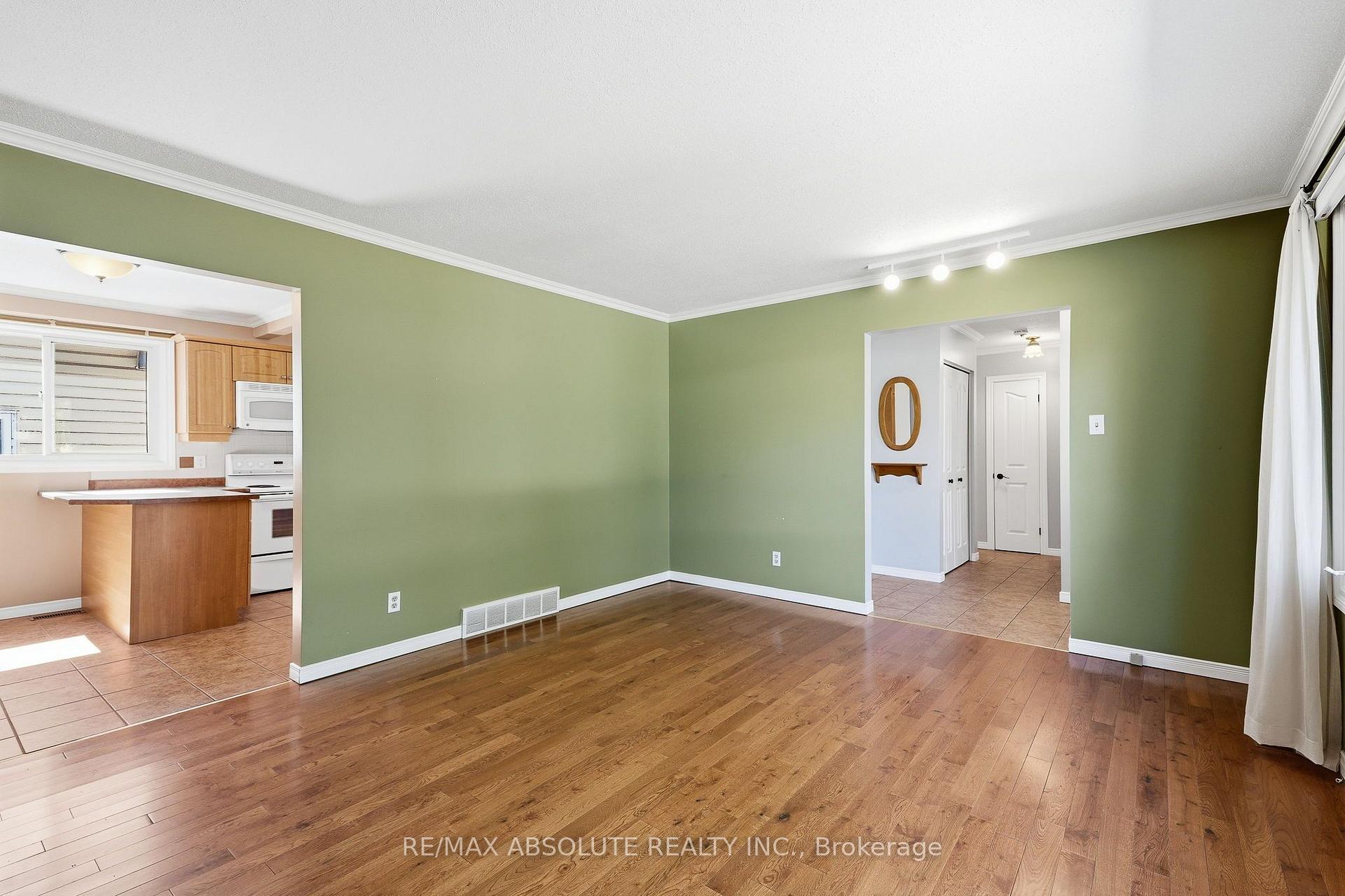 Photo 6 of 346 Galloway Drive, Ottawa, Bilberry Creek/Queenswood Heights — HOMEH