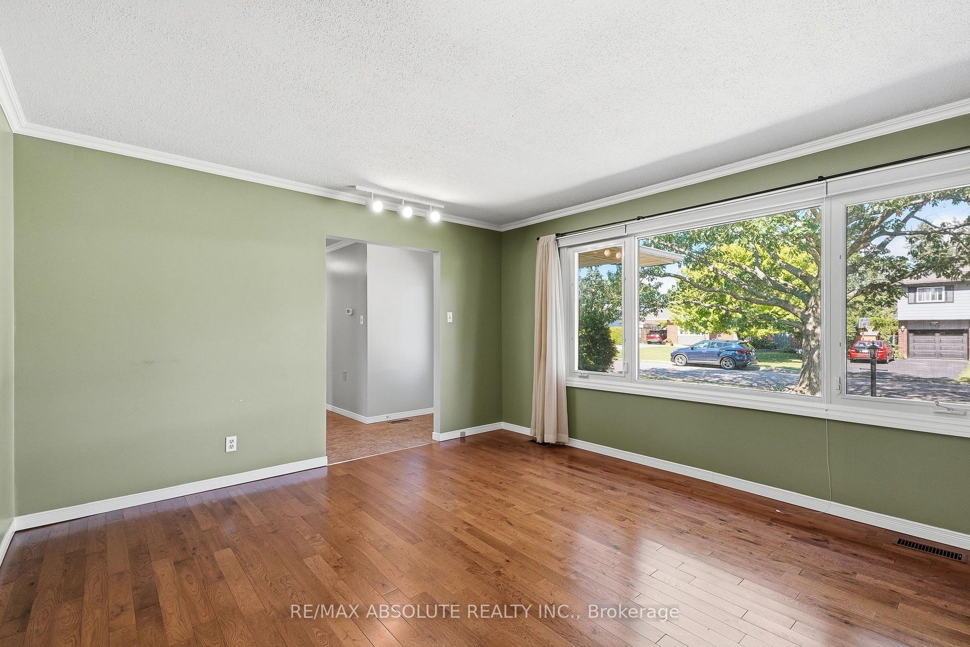 Photo 7 of 346 Galloway Drive, Ottawa, Bilberry Creek/Queenswood Heights — HOMEH