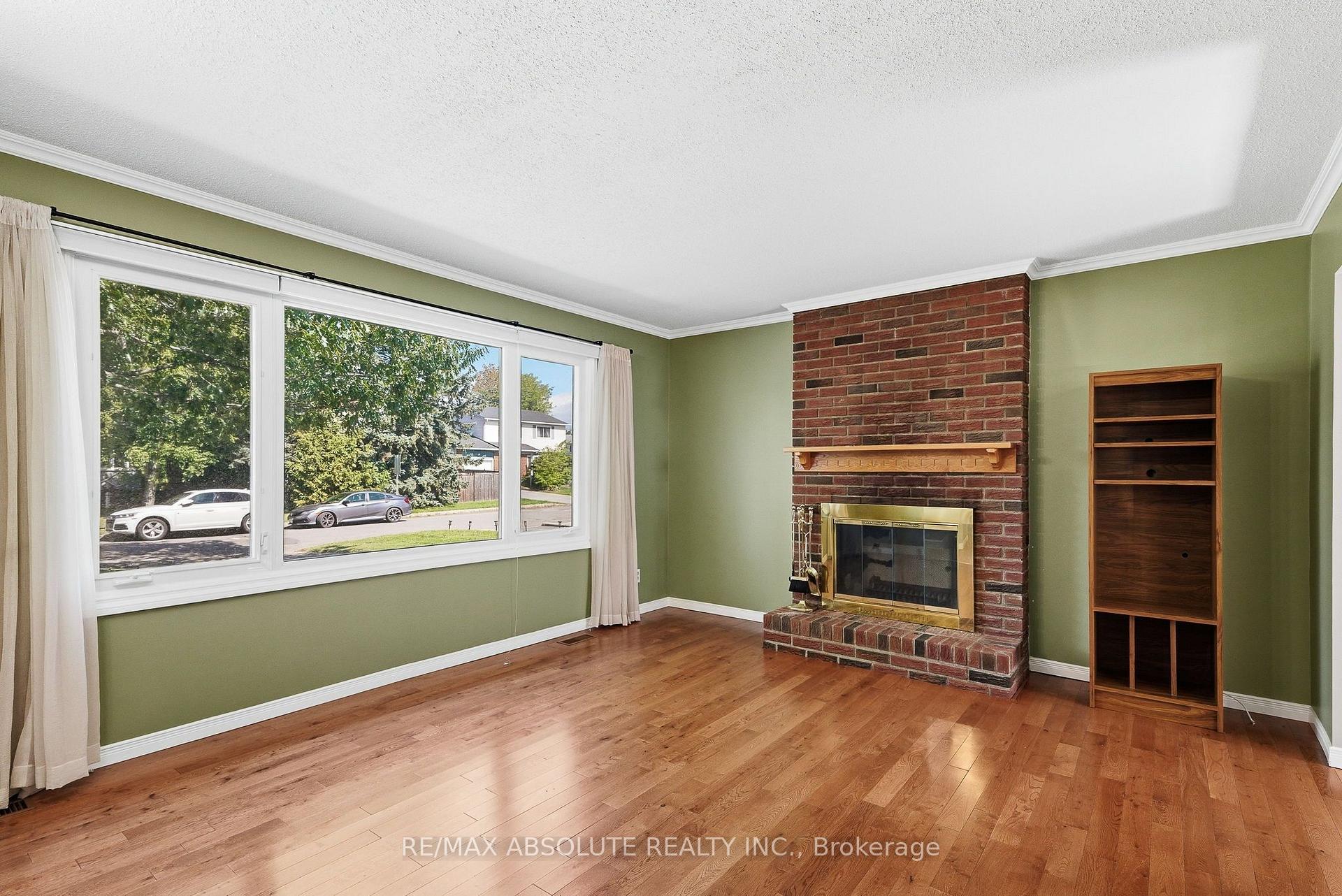 Photo 8 of 346 Galloway Drive, Ottawa, Bilberry Creek/Queenswood Heights — HOMEH