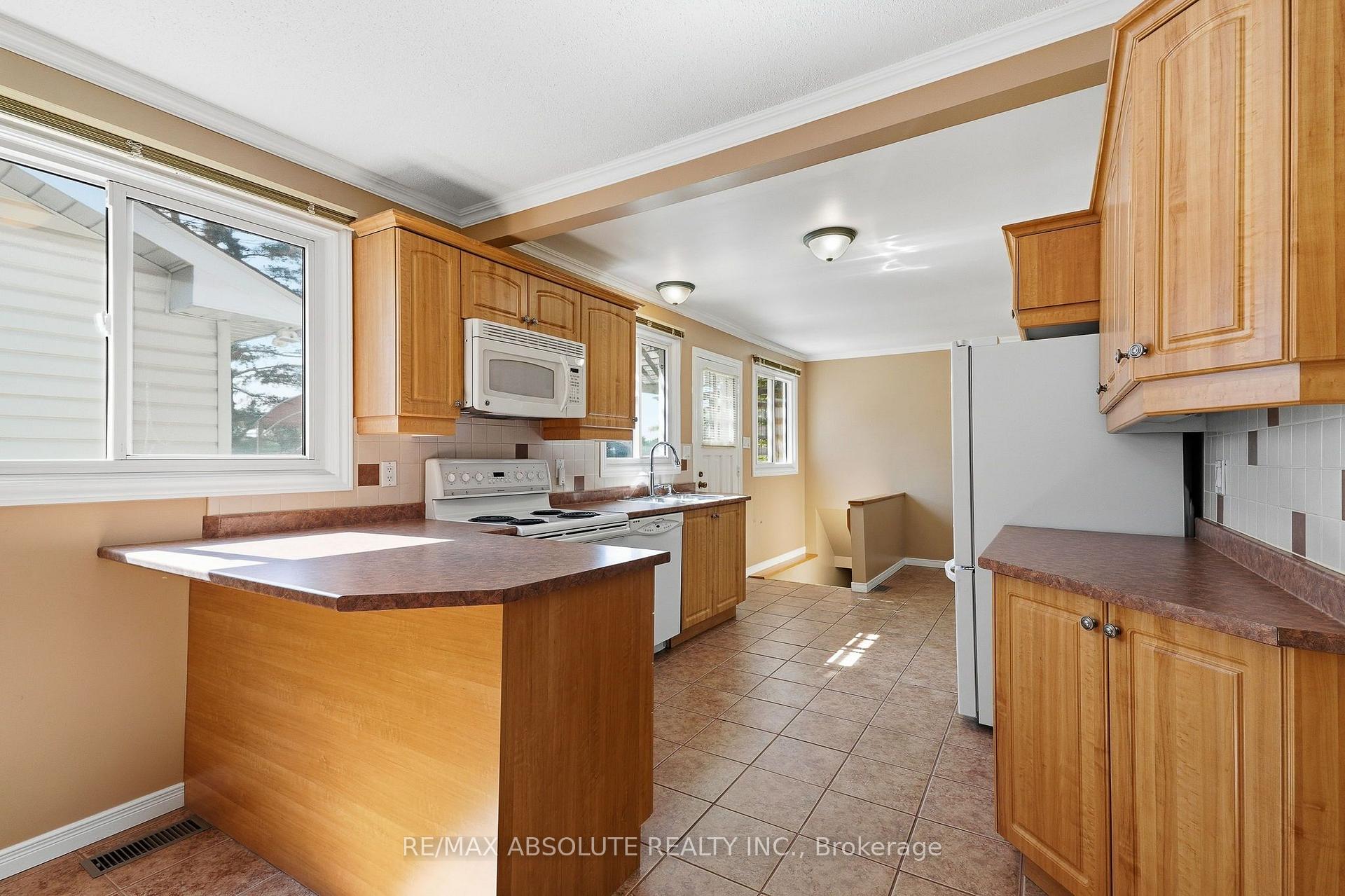 Photo 9 of 346 Galloway Drive, Ottawa, Bilberry Creek/Queenswood Heights — HOMEH