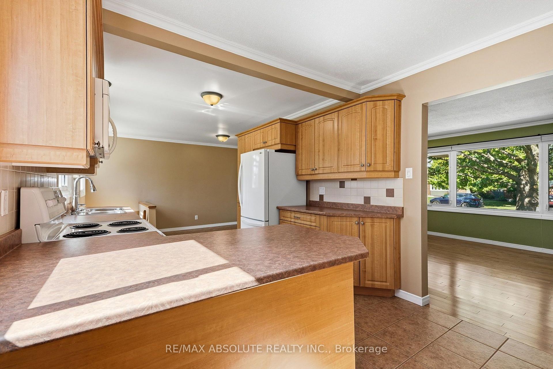Photo 10 of 346 Galloway Drive, Ottawa, Bilberry Creek/Queenswood Heights — HOMEH