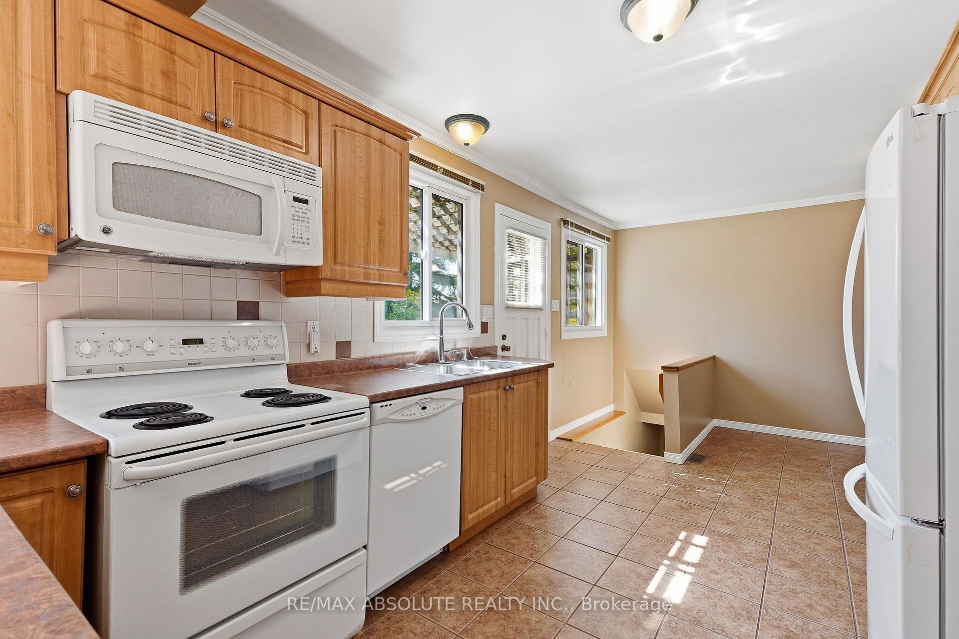 Photo 11 of 346 Galloway Drive, Ottawa, Bilberry Creek/Queenswood Heights — HOMEH