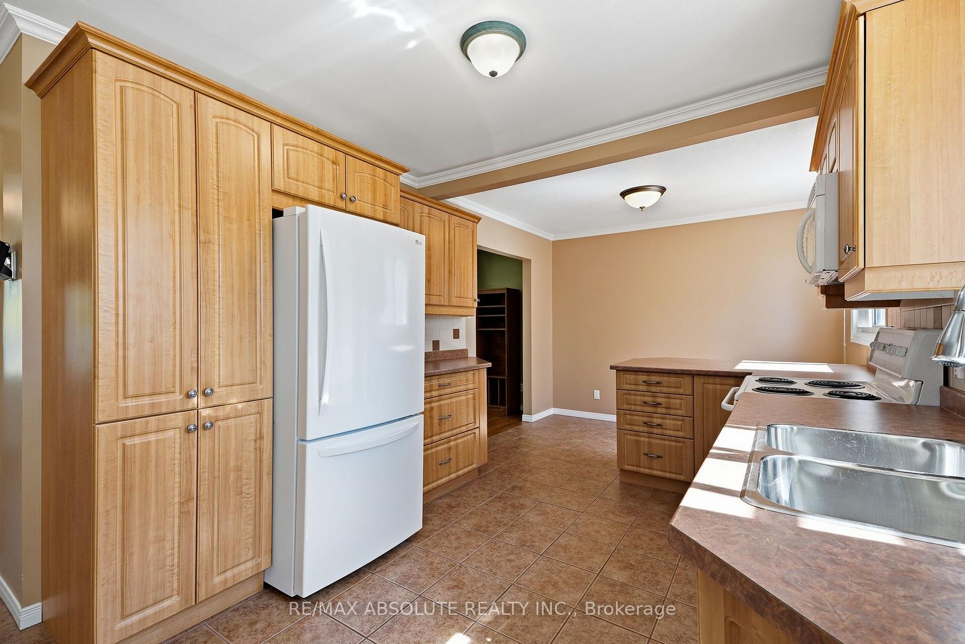 Photo 12 of 346 Galloway Drive, Ottawa, Bilberry Creek/Queenswood Heights — HOMEH