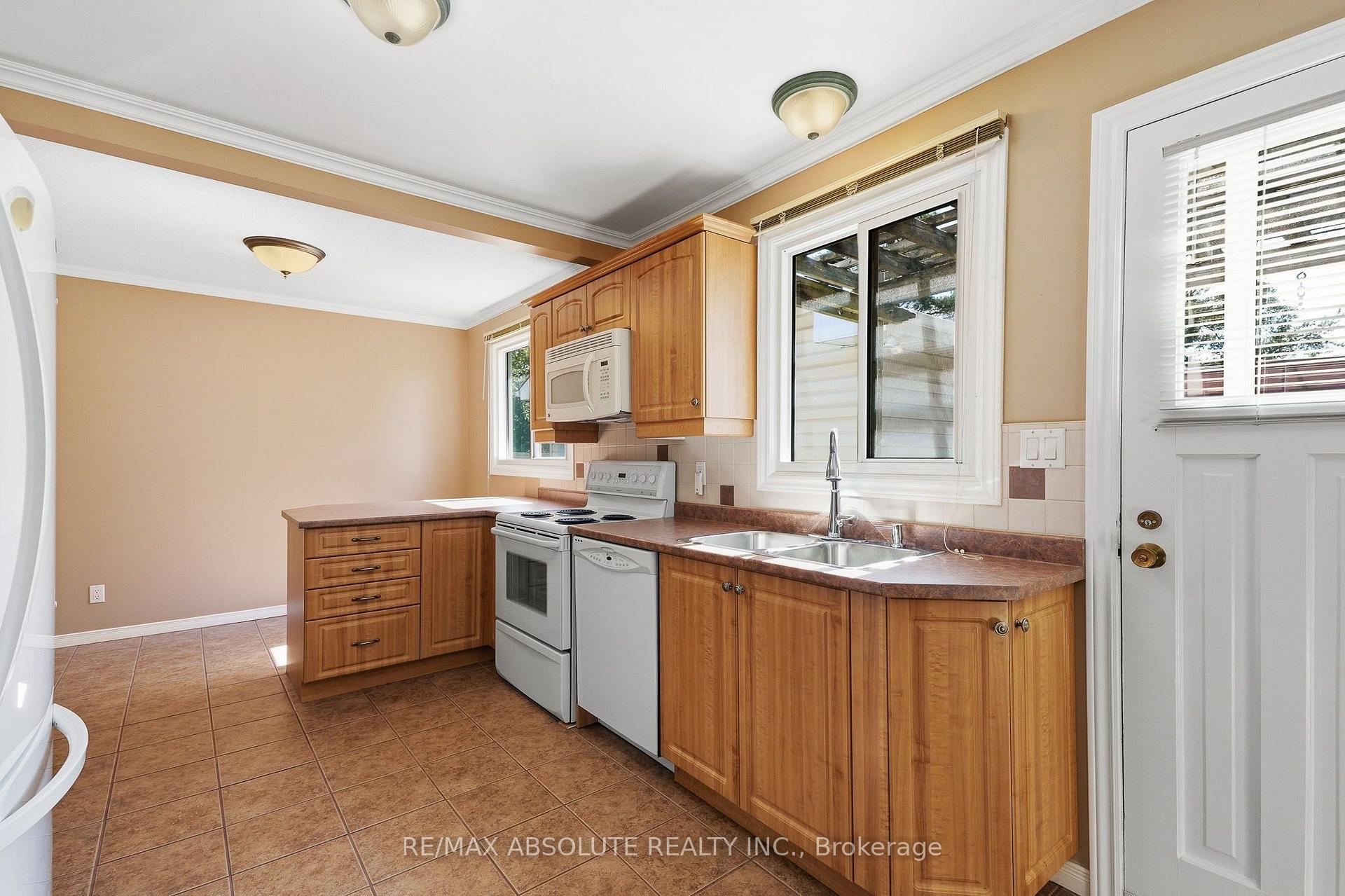 Photo 13 of 346 Galloway Drive, Ottawa, Bilberry Creek/Queenswood Heights — HOMEH