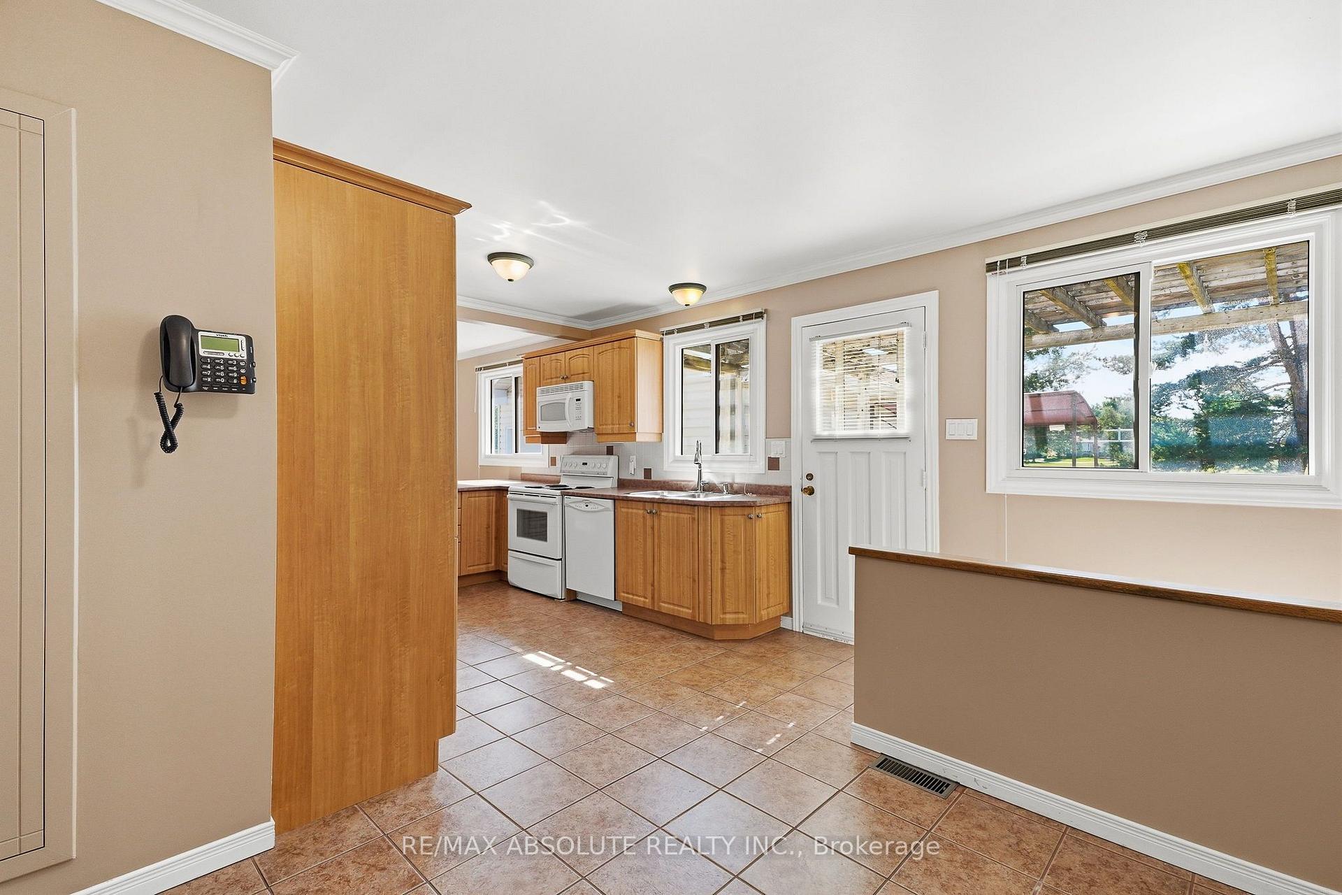 Photo 14 of 346 Galloway Drive, Ottawa, Bilberry Creek/Queenswood Heights — HOMEH
