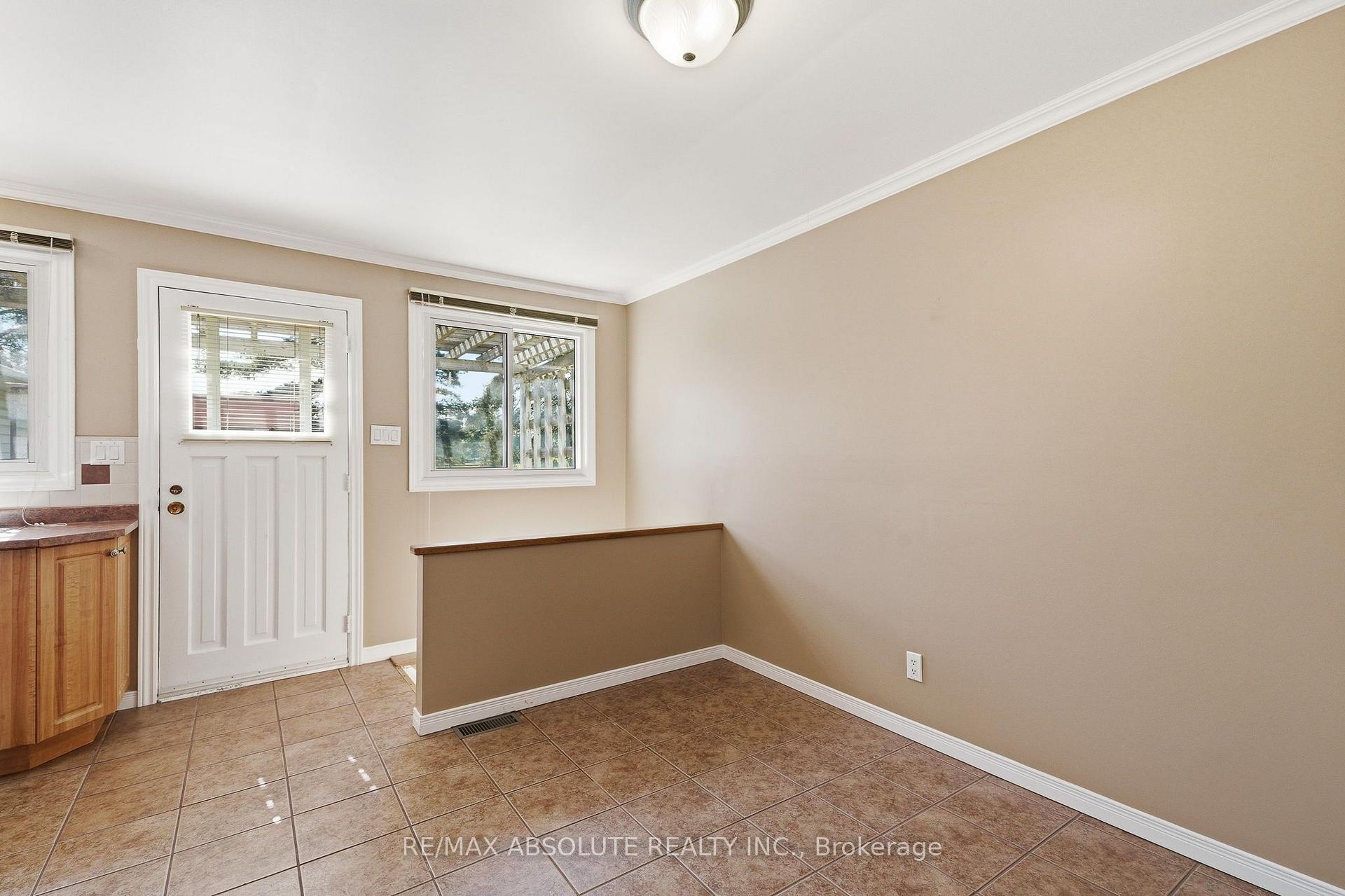 Photo 16 of 346 Galloway Drive, Ottawa, Bilberry Creek/Queenswood Heights — HOMEH
