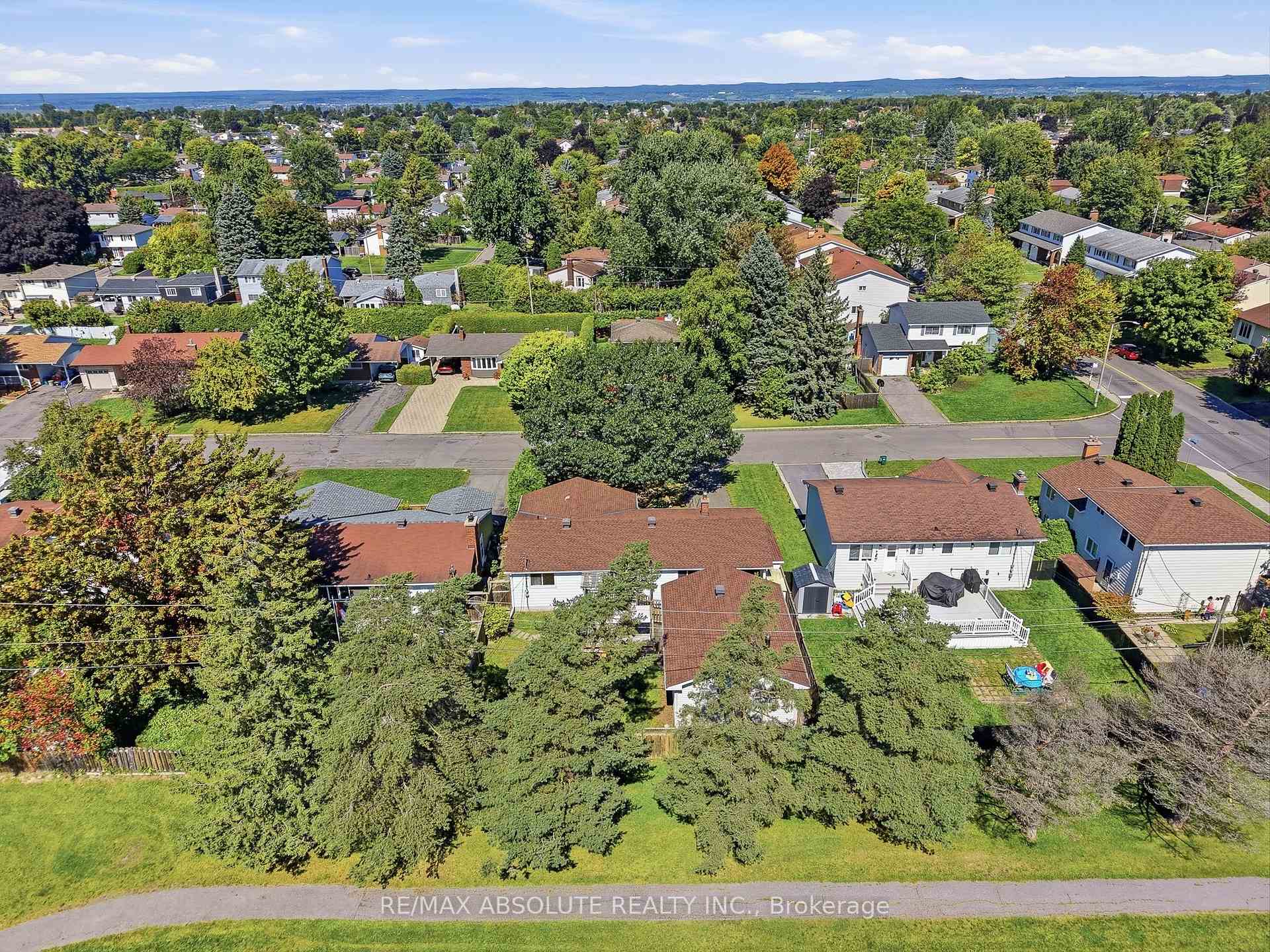 Photo 36 of 346 Galloway Drive, Ottawa, Bilberry Creek/Queenswood Heights — HOMEH