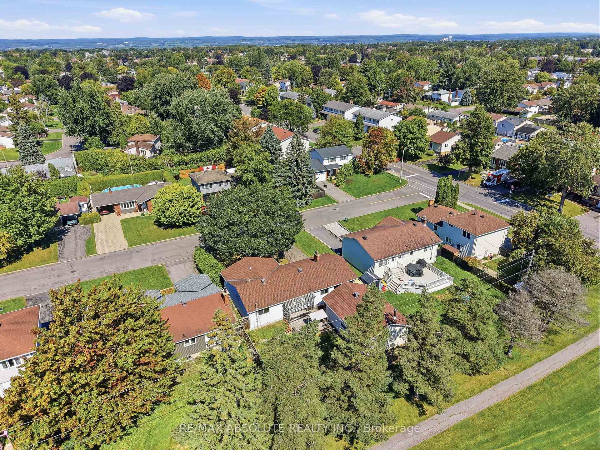 Photo 38 of 346 Galloway Drive, Ottawa, Bilberry Creek/Queenswood Heights — HOMEH