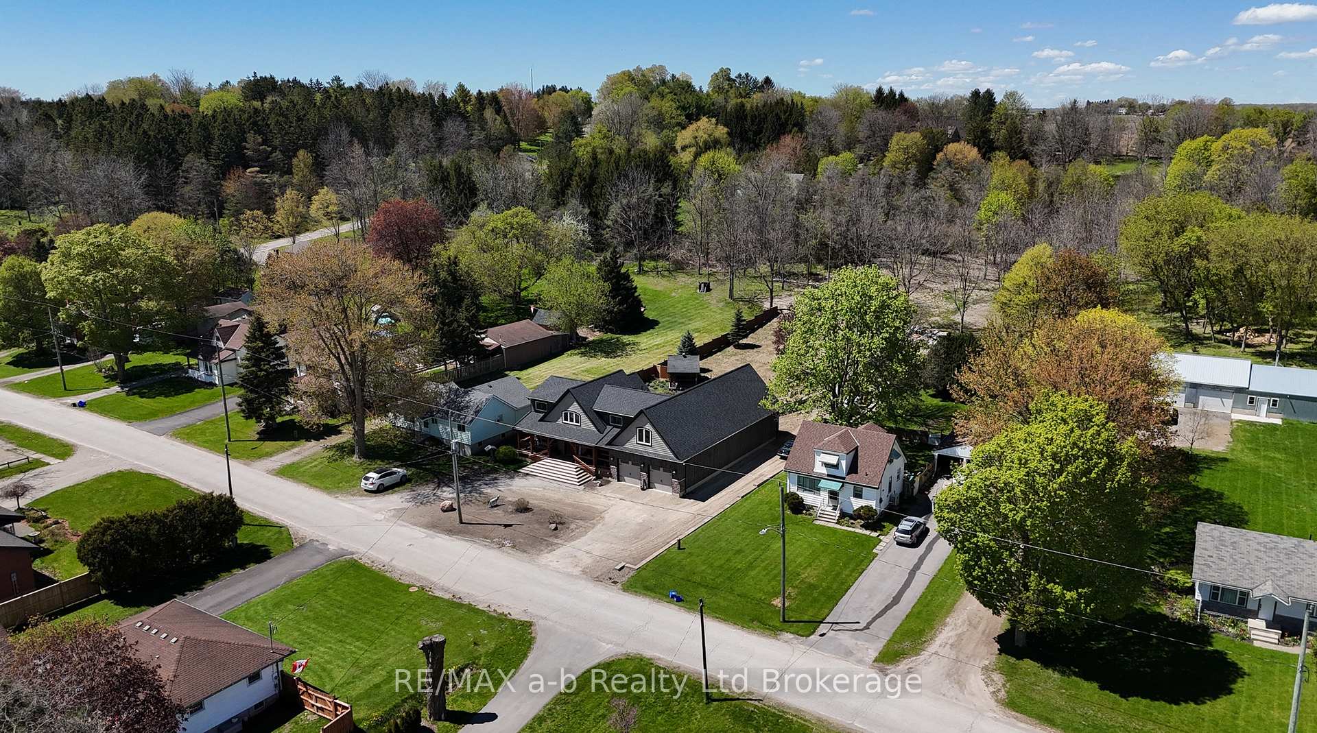 Photo 3 of 18 Queen Street E, South-West Oxford, Beachville — HOMEH