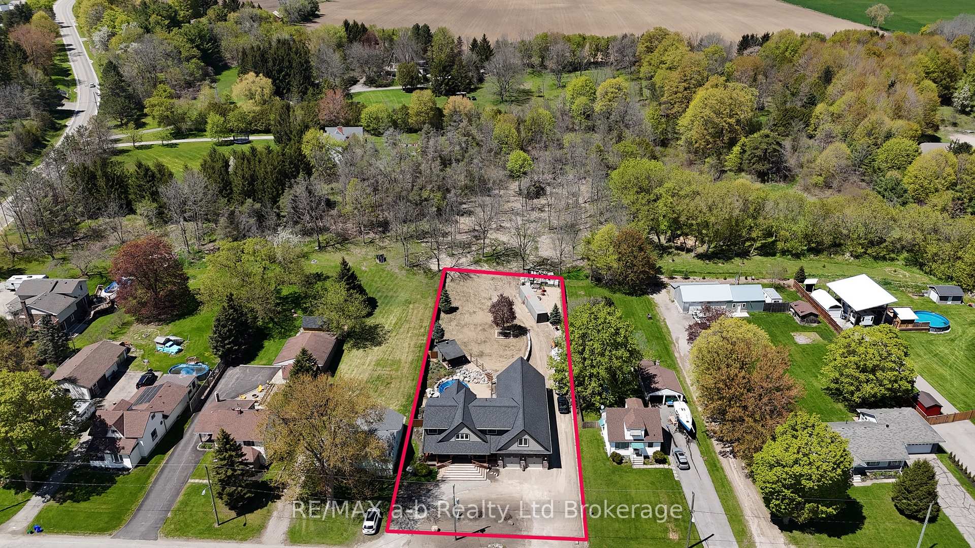 Photo 4 of 18 Queen Street E, South-West Oxford, Beachville — HOMEH