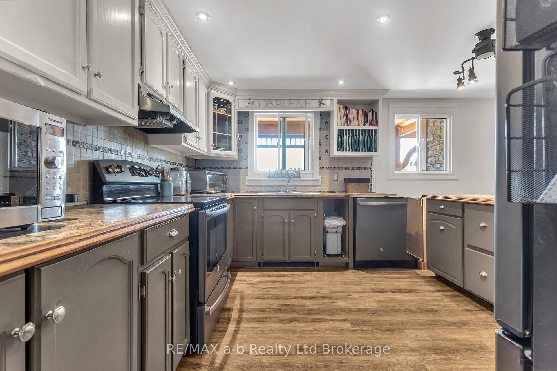 Photo 12 of 18 Queen Street E, South-West Oxford, Beachville — HOMEH