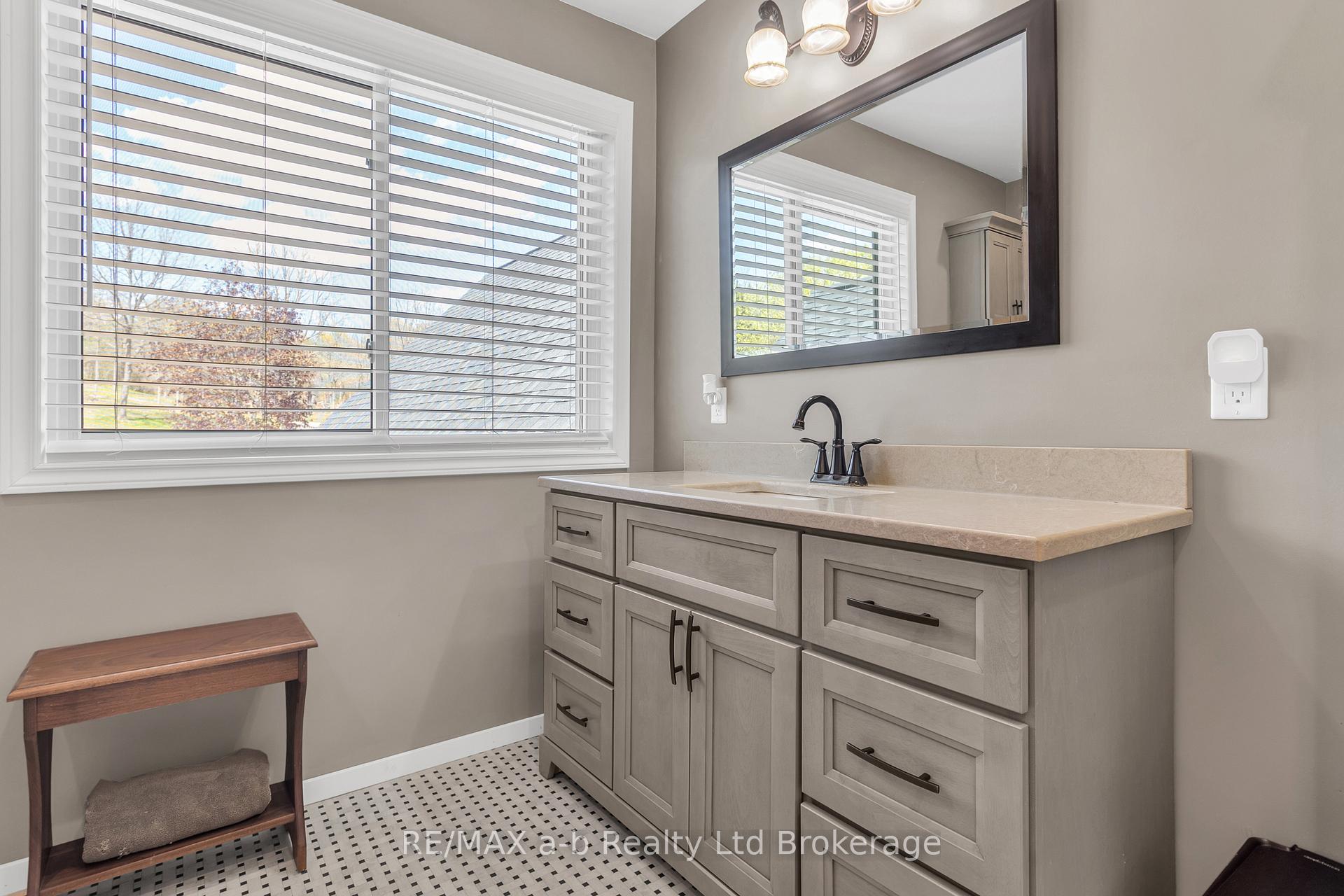 Photo 24 of 18 Queen Street E, South-West Oxford, Beachville — HOMEH