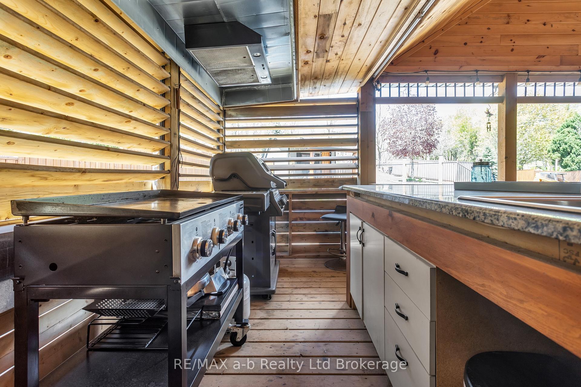Photo 32 of 18 Queen Street E, South-West Oxford, Beachville — HOMEH
