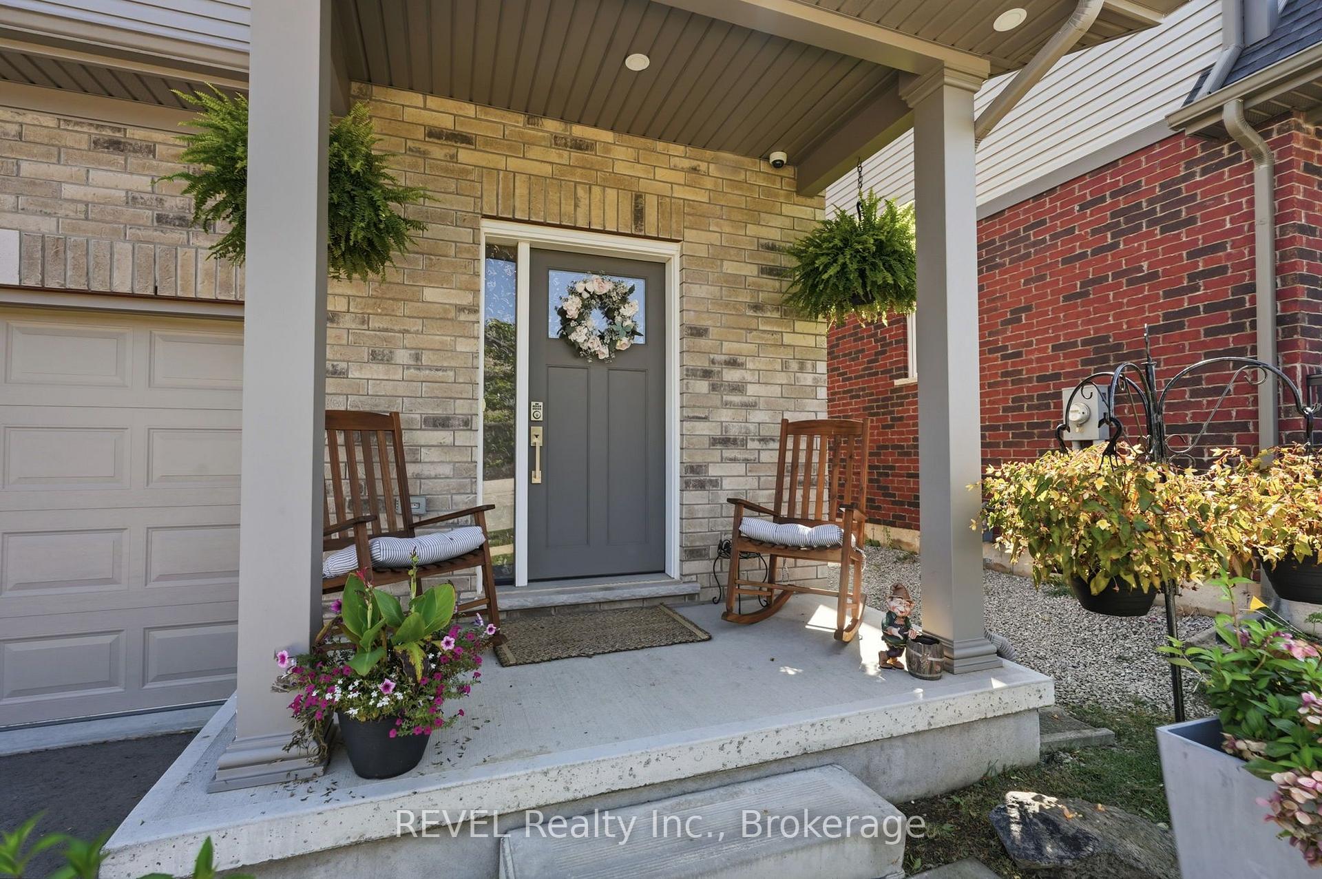 Photo 2 of 136 Acacia Road, Pelham, Fonthill — HOMEH