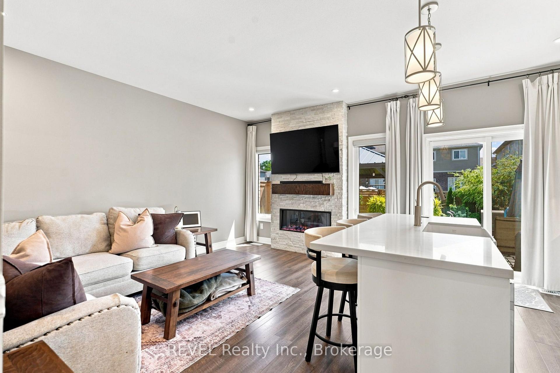 Photo 7 of 136 Acacia Road, Pelham, Fonthill — HOMEH