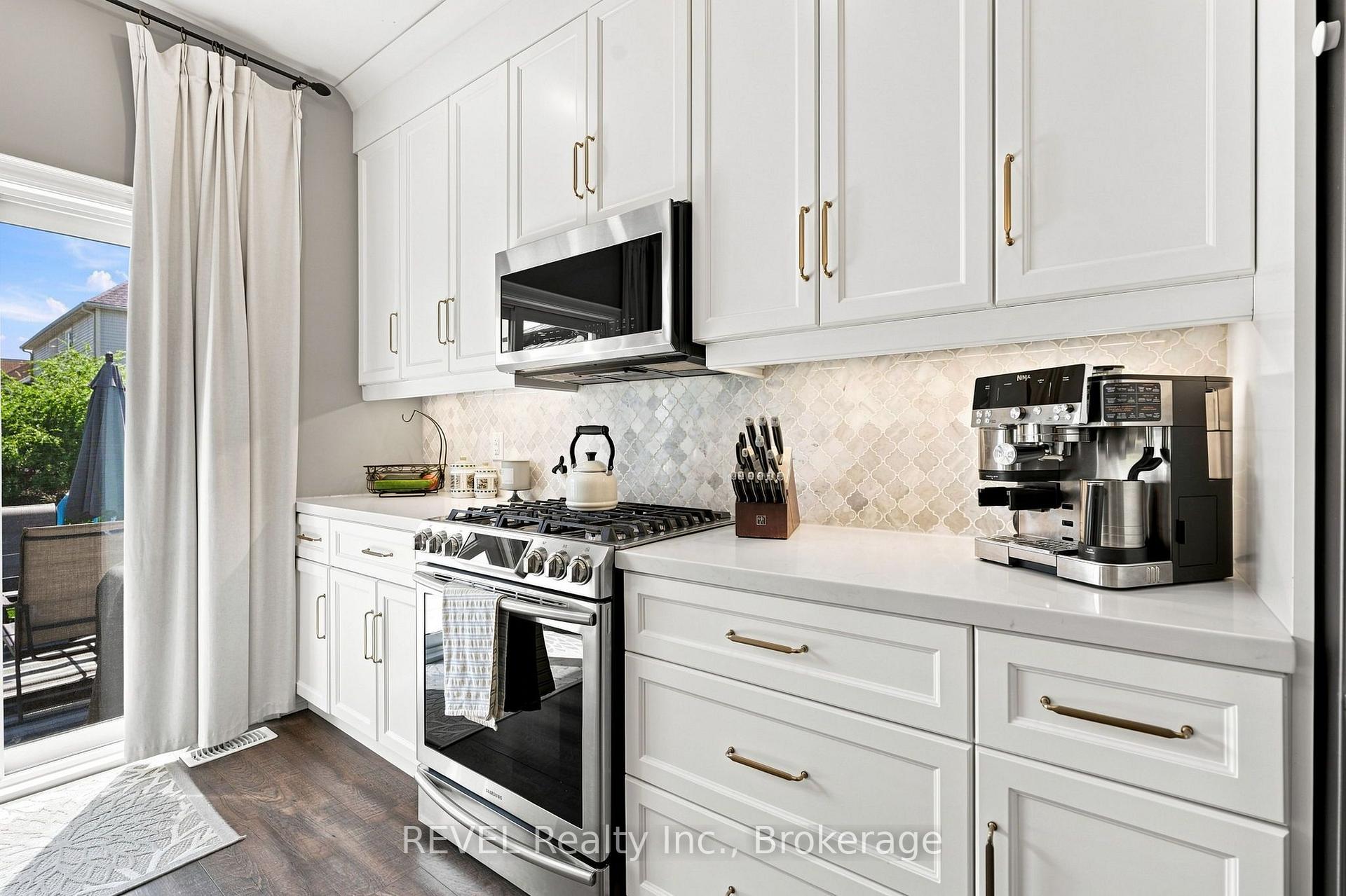 Photo 10 of 136 Acacia Road, Pelham, Fonthill — HOMEH